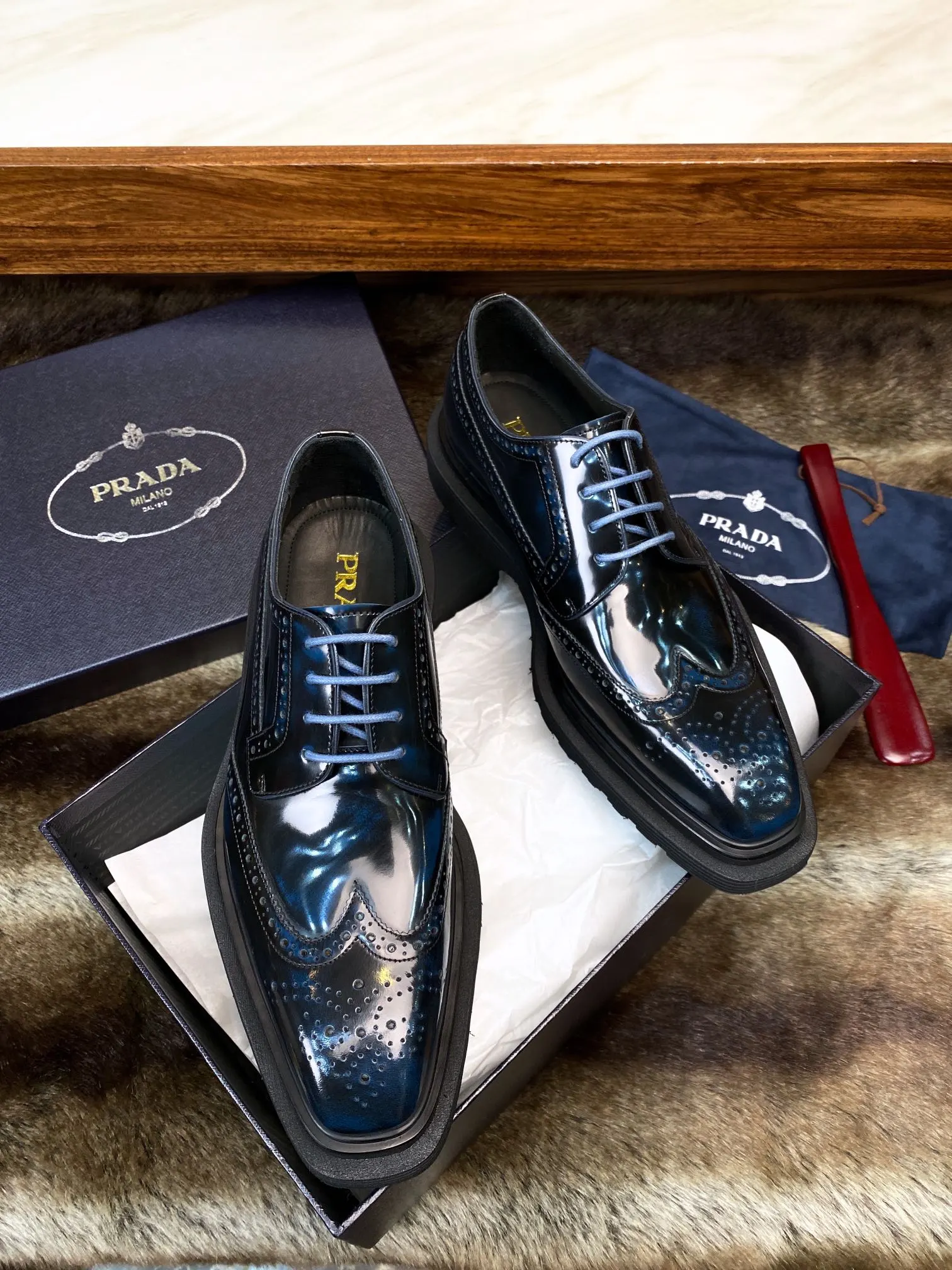 Prada 牛皮 休闲鞋 舒适