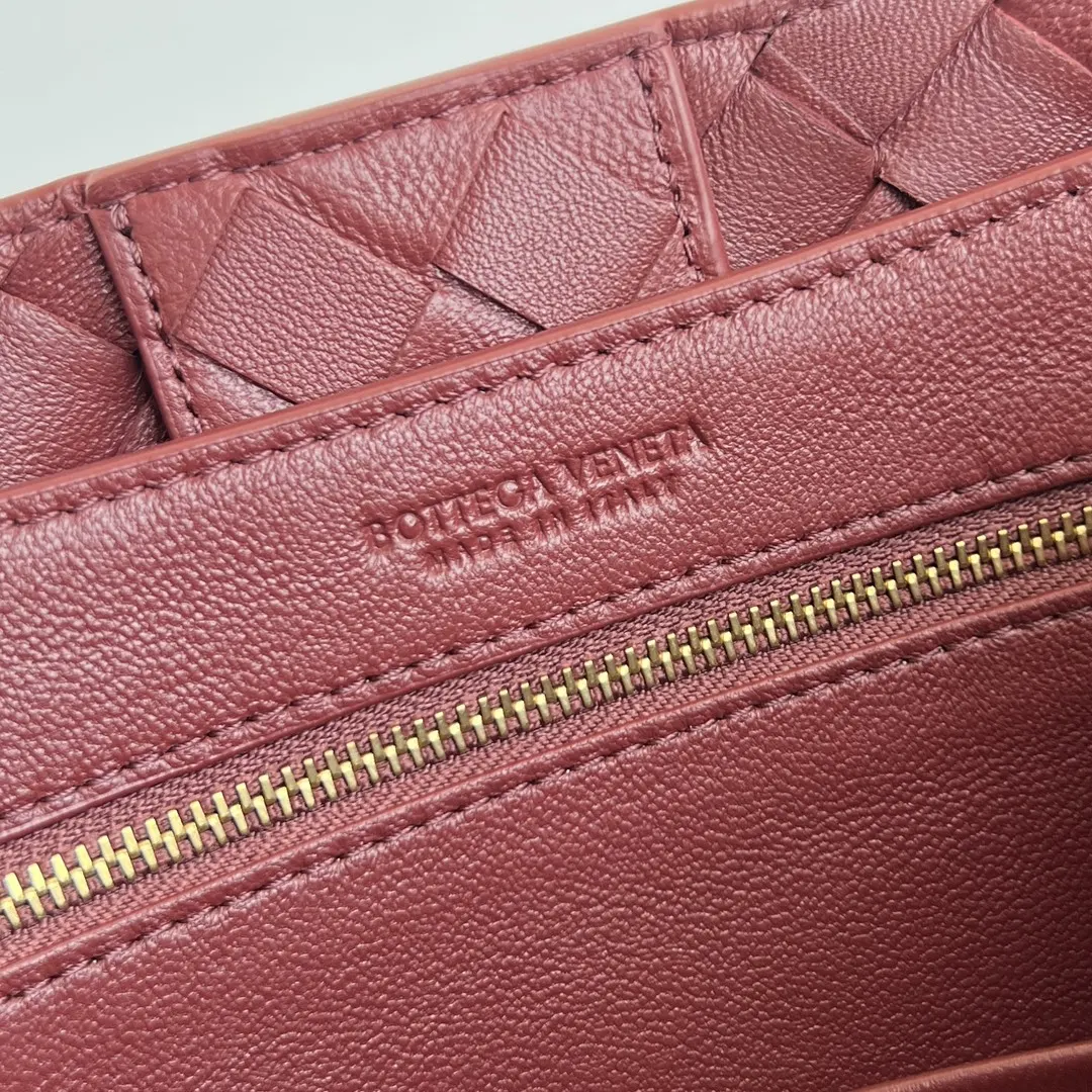 Bottega Veneta 金色 羊皮 斜背包 輕便斜挎款(數字9) Bottega Veneta 金色 羊皮 斜背包 輕便斜挎款(數字9)
