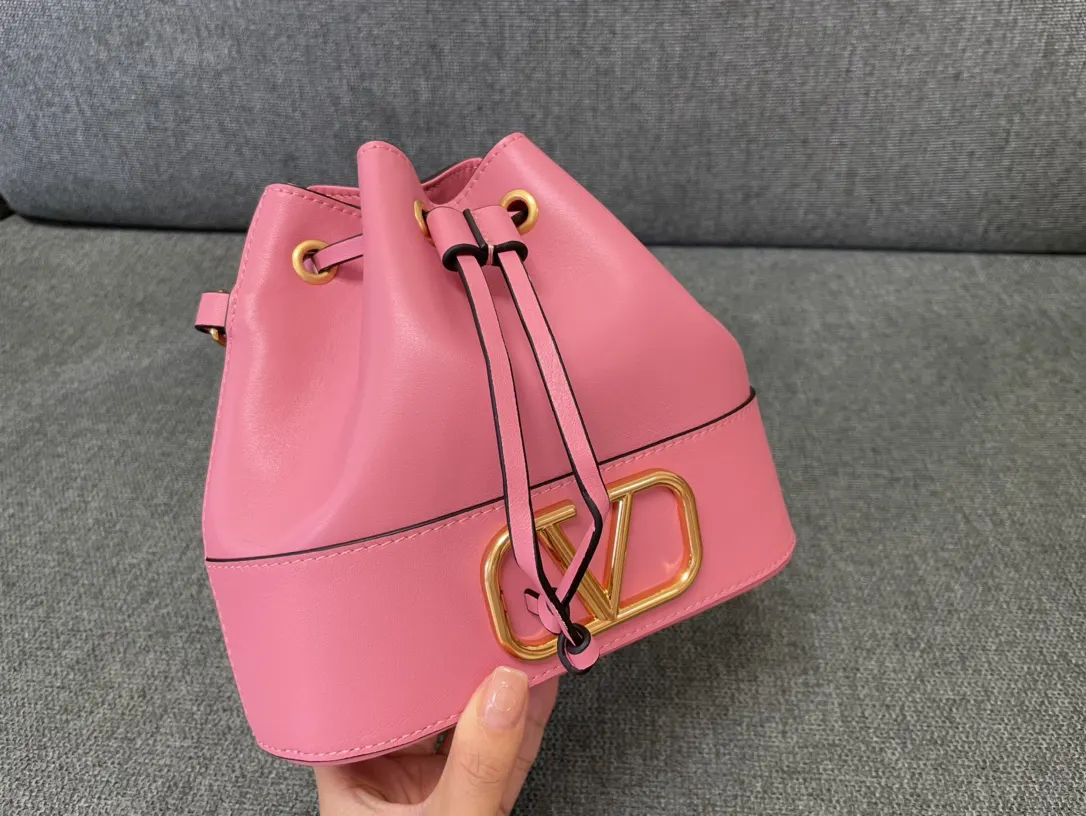 Valentino 羊皮 鏈條包 精致鏈條款
