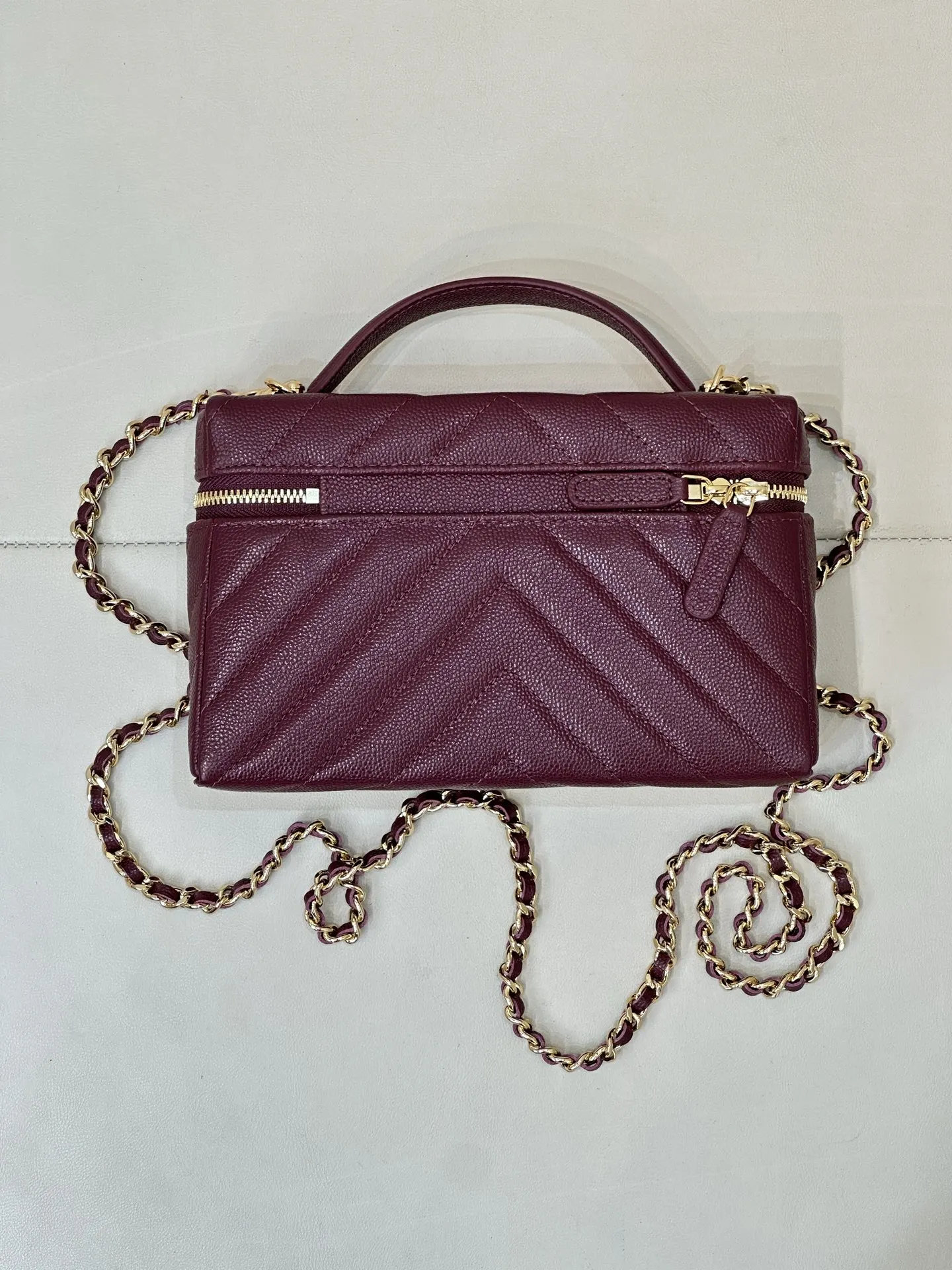 Crossbody Bag Lightweight Classic Leather Image 9 Crossbody Bag Lightweight Classic Leather Image 9