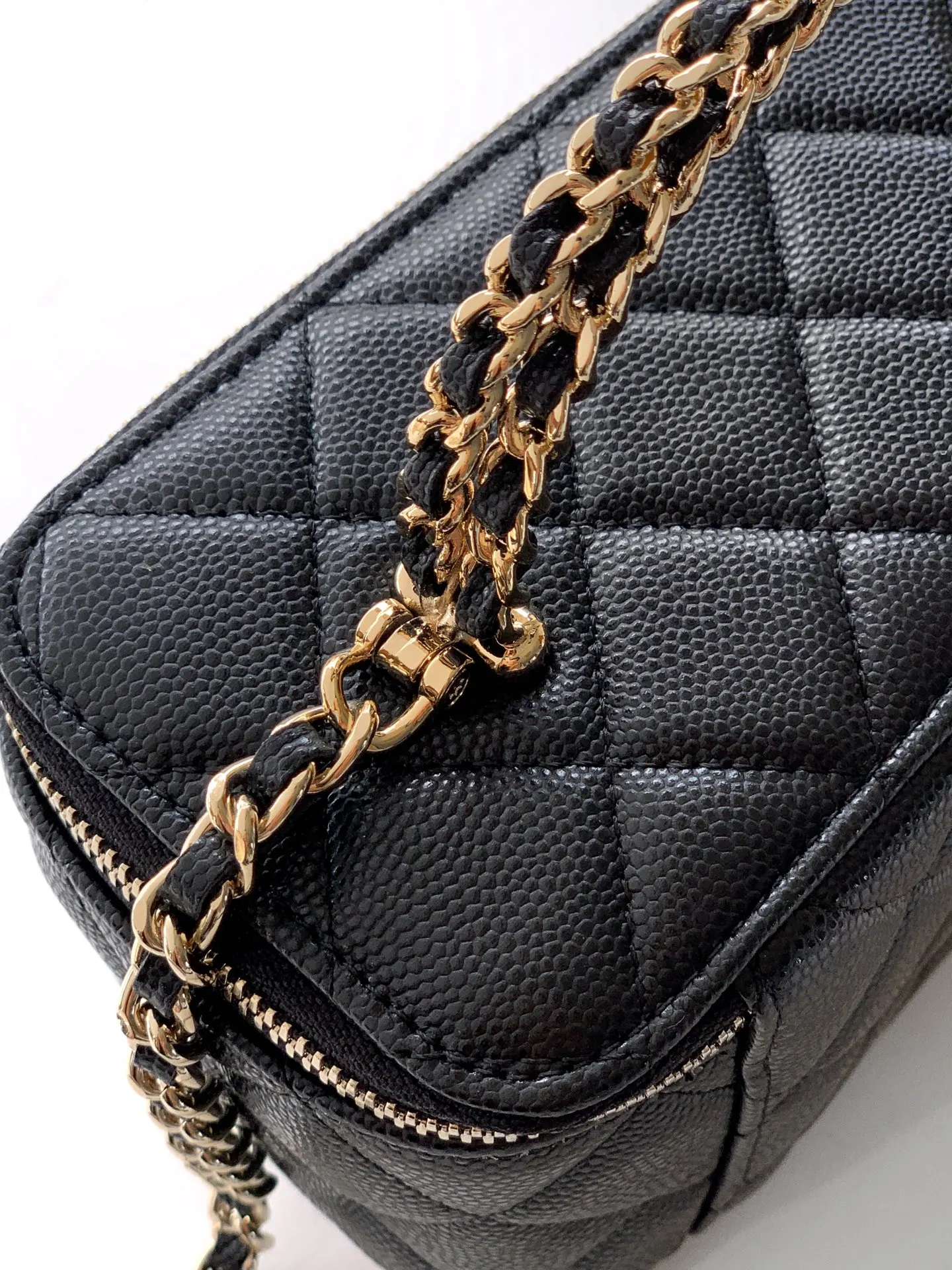 CHANEL 牛皮 春夏 鏈條 包黑金鱼子酱球纹牛皮手 鏈條包 精致鏈條款