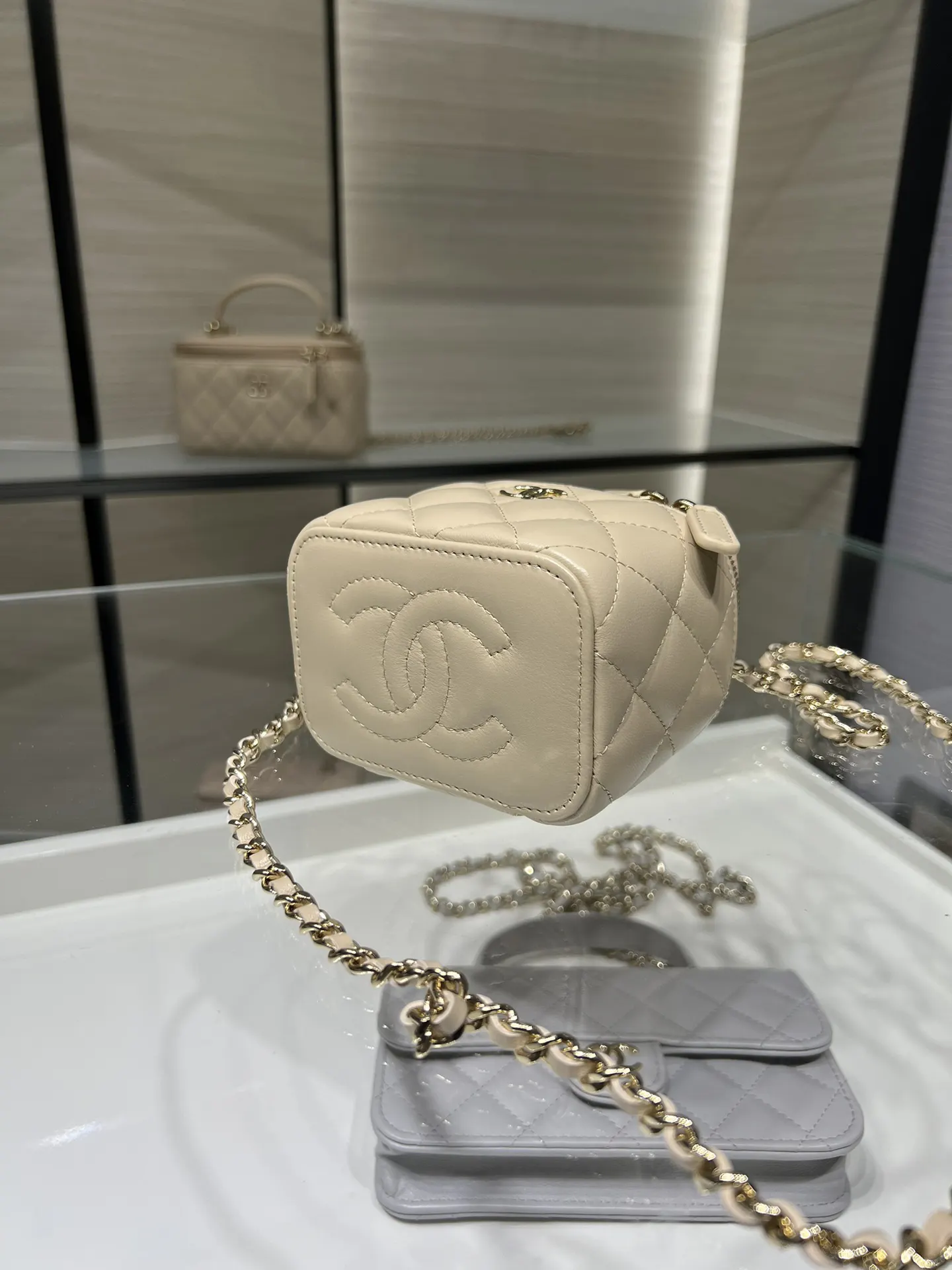 Chanel 19 小號 米色 皮革 菱格絎縫 鏈條包