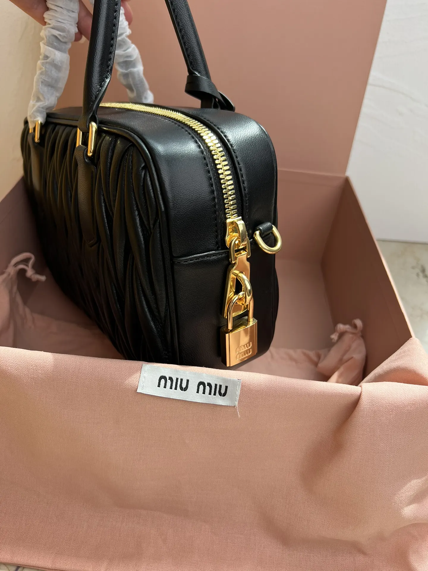 Miu 羊皮 斜背包 輕便斜挎款