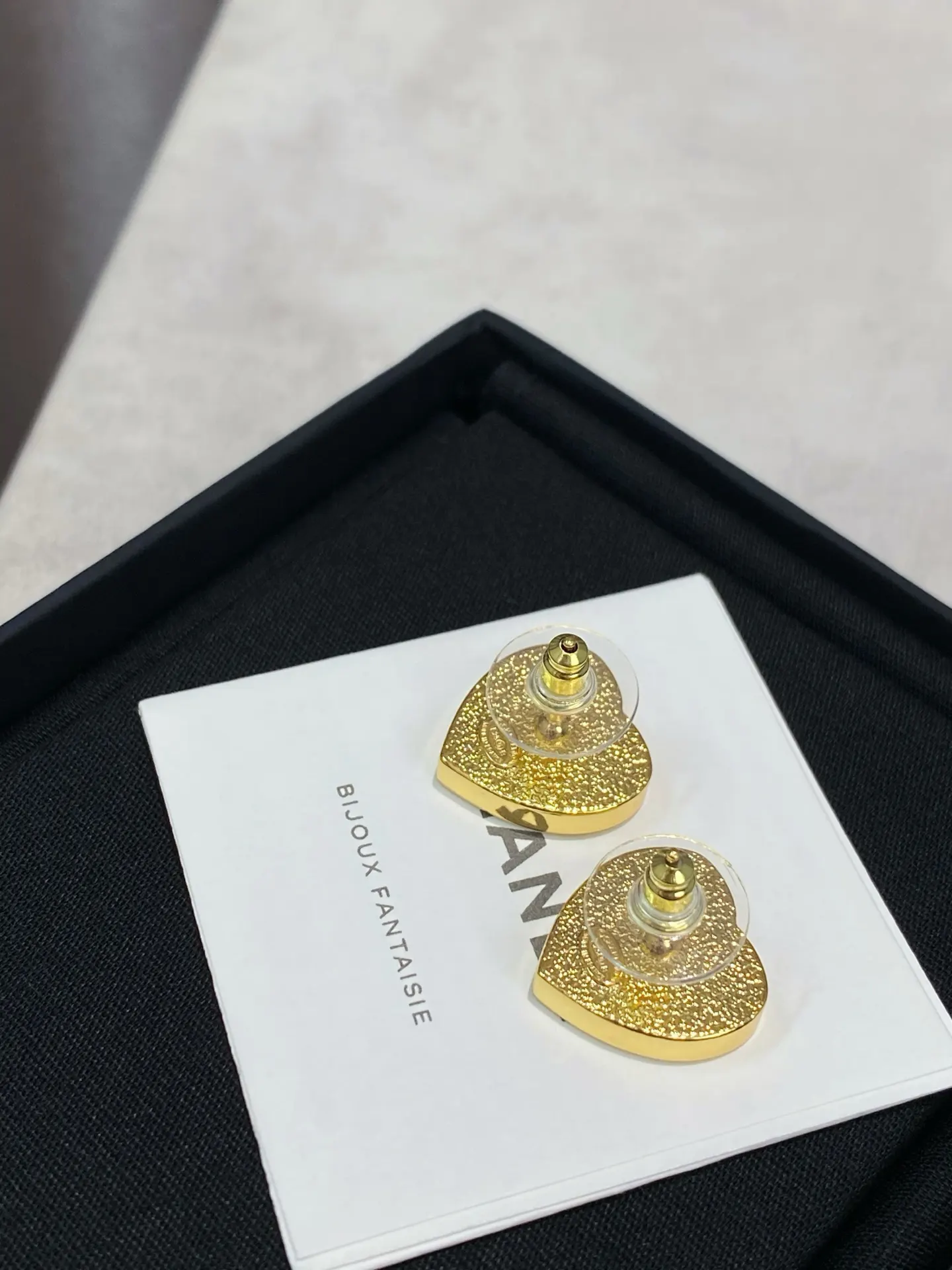 LV 黑金 爱心 耳钉 小巧点缀款
