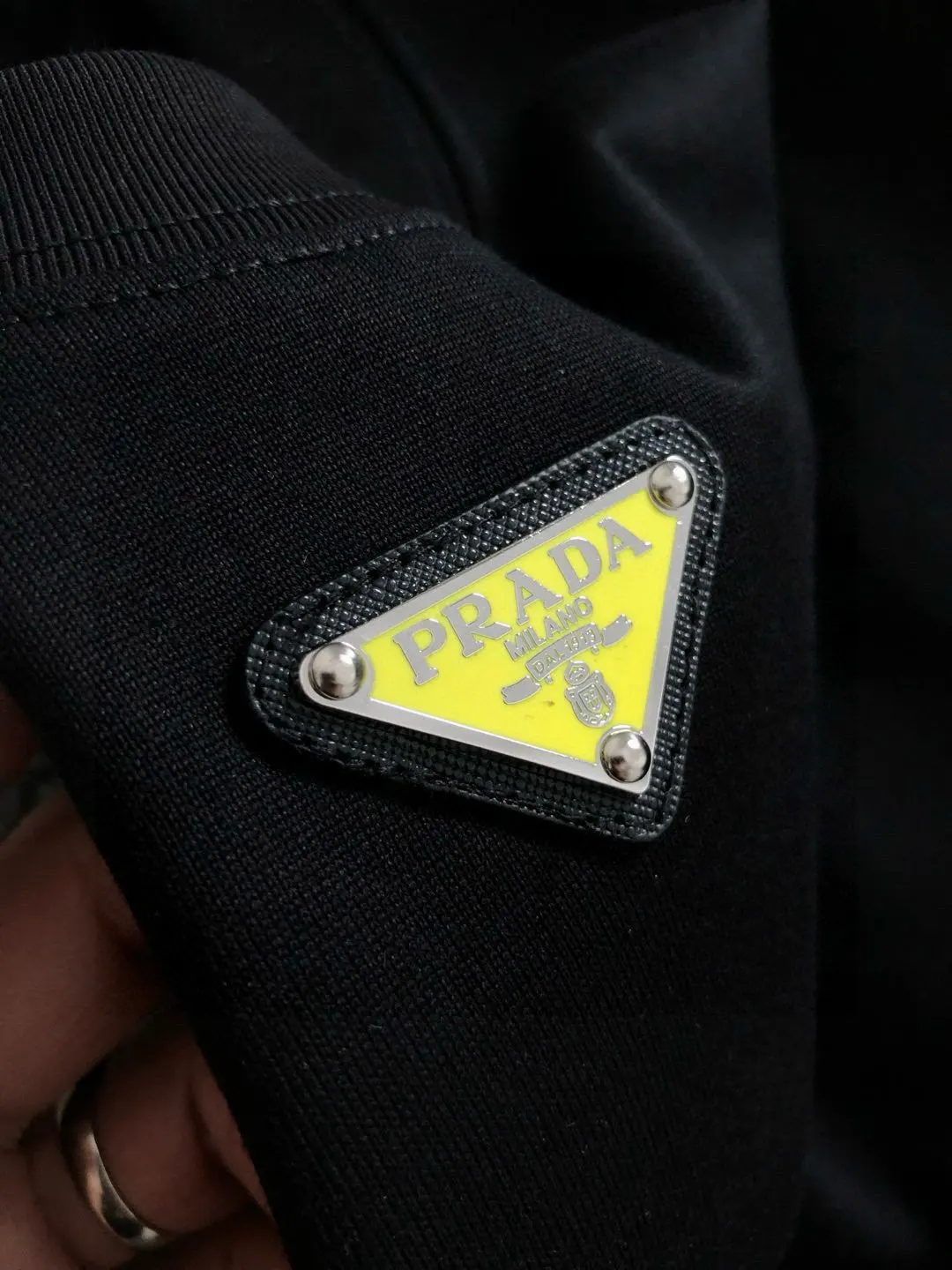 PRADA 黑色Logo短袖T恤 休闲款