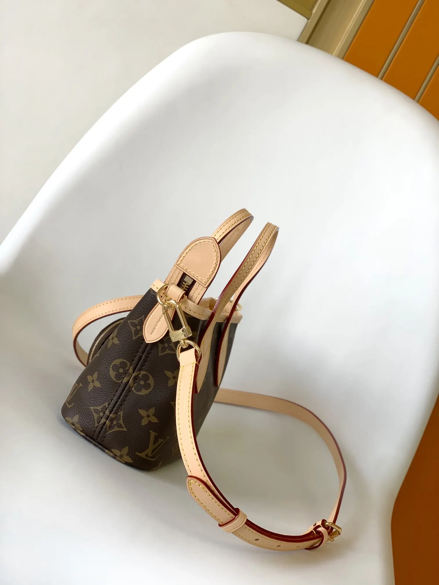 Neverfull 牛皮 手拿包 精致手拿款