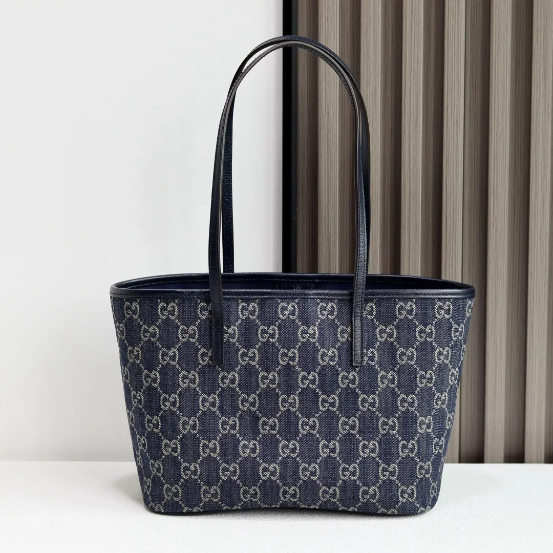 Gucci 牛仔 GG牛仔布为精致廓形增添品牌标志性元素 托特包 大容量托特款