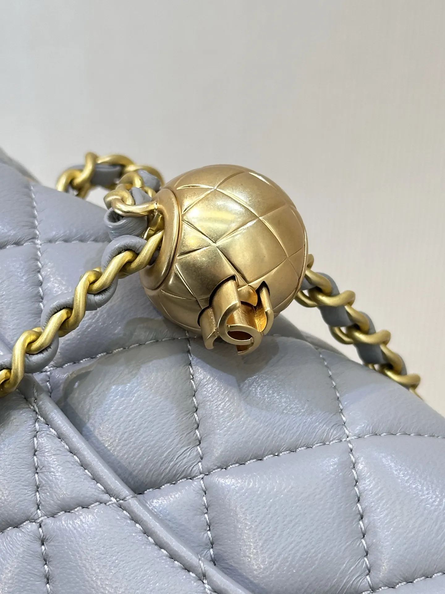 CHANEL 紫色牛皮翻盖链条包 金扣款