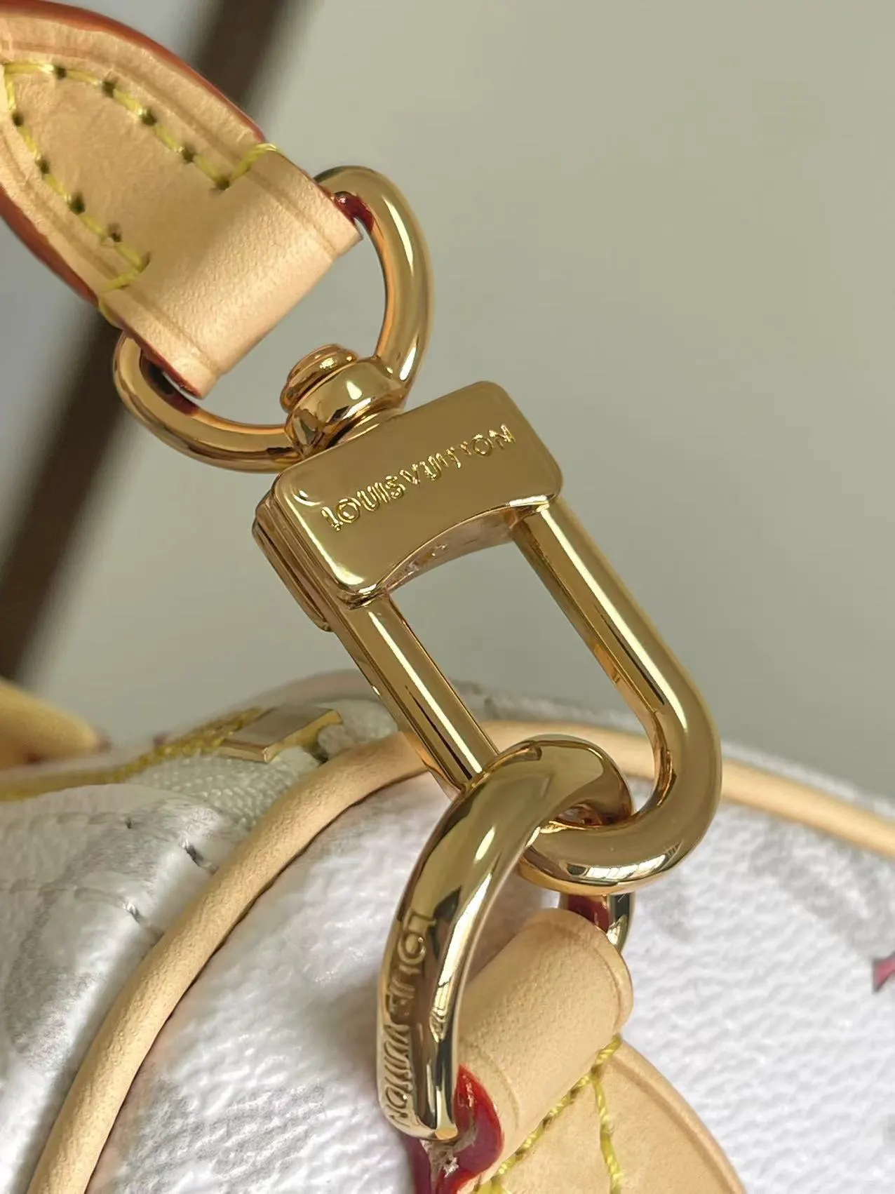 Louis Vuitton White Shoulder Bag Leather