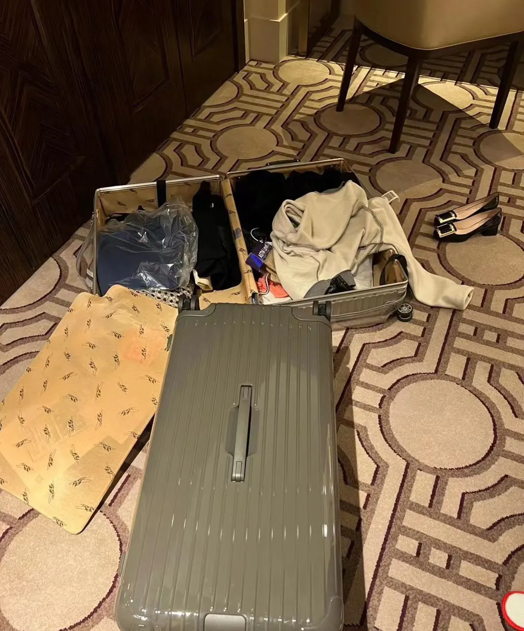 黑色 白色 双十一特价⚡ 特价 全新 所有特价款均为全新產品 不 行李箱 旅行拉杆款 輕便出行款