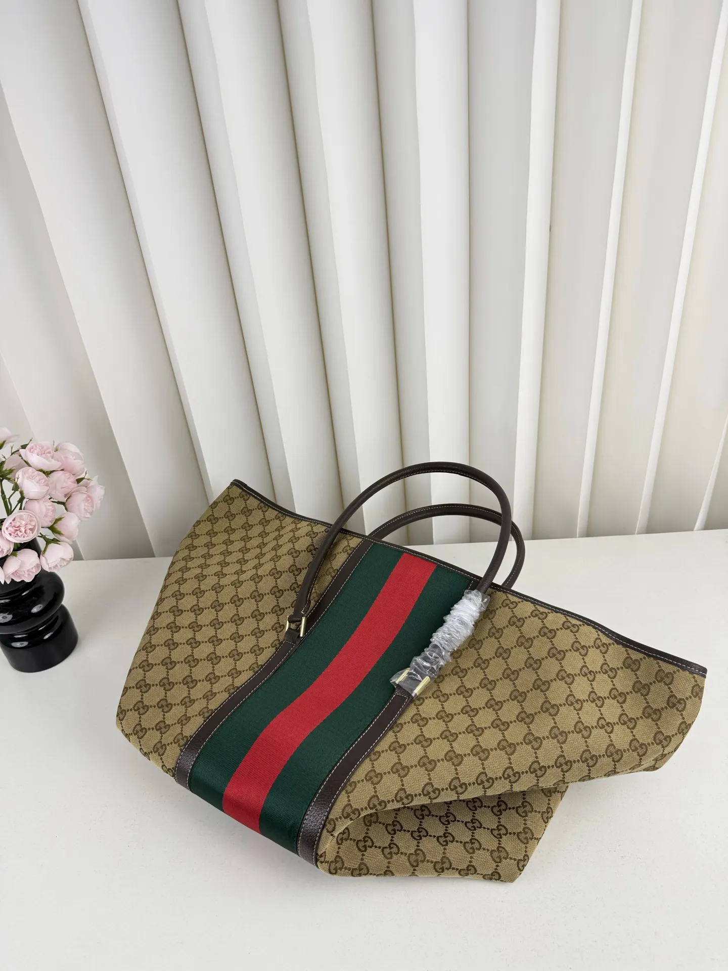 Gucci 老花 帆布 手柄皮質厚实 握感舒適 拉链顺滑 取物超方便 托特包 大容量托特款