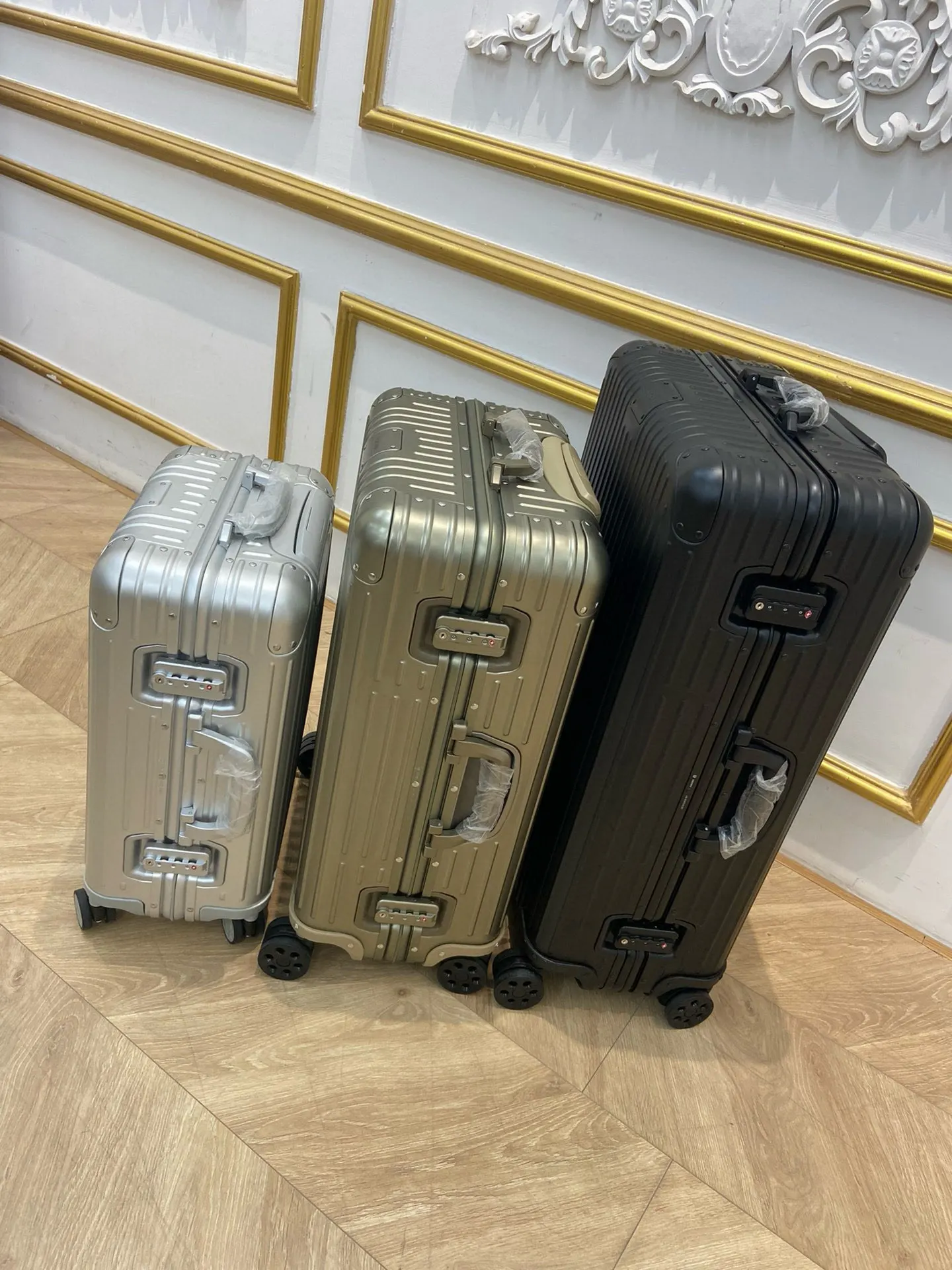 黑色 蓝色 Tsa国际海关锁通网国际畅通无阻 行李箱 旅行拉杆款 轻便出行款