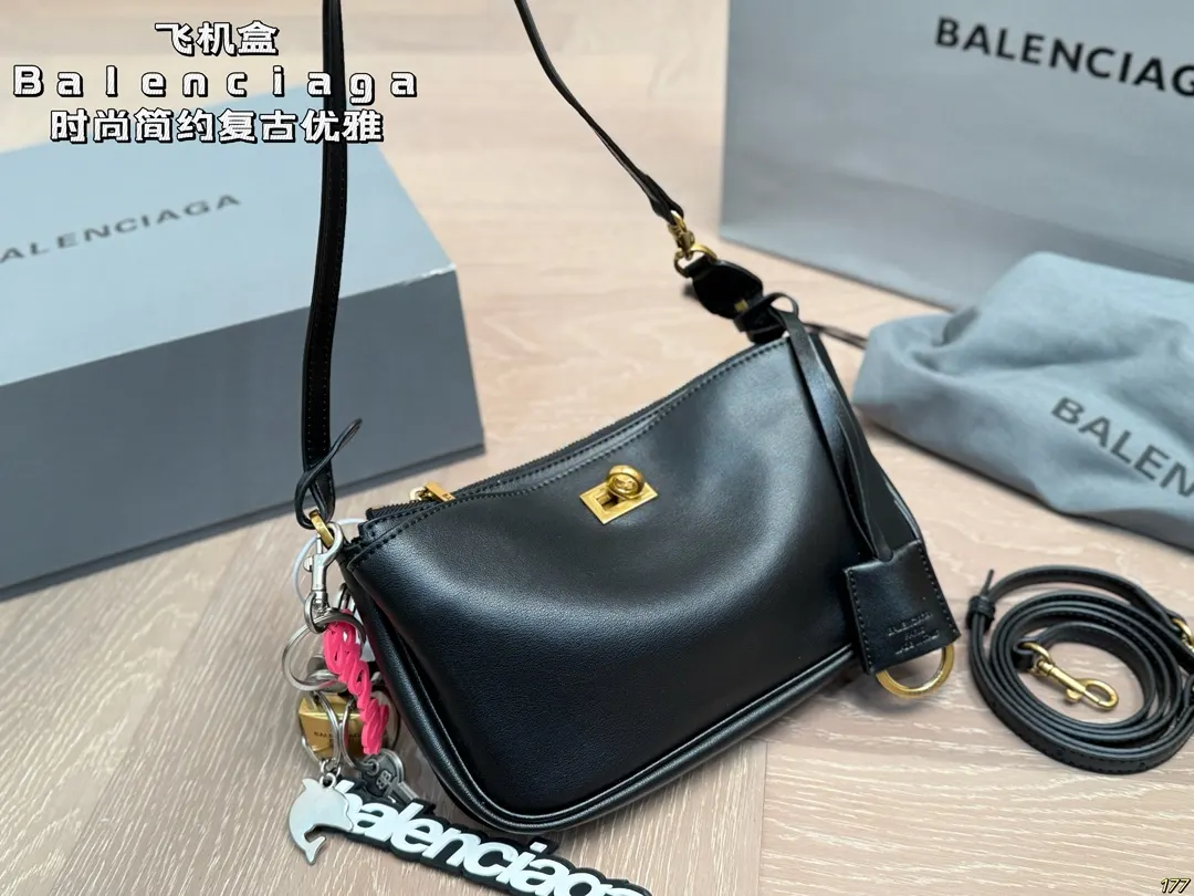 Balenciaga 巴黎世家 男女通用款哦 众多 斜背包 輕便斜挎款