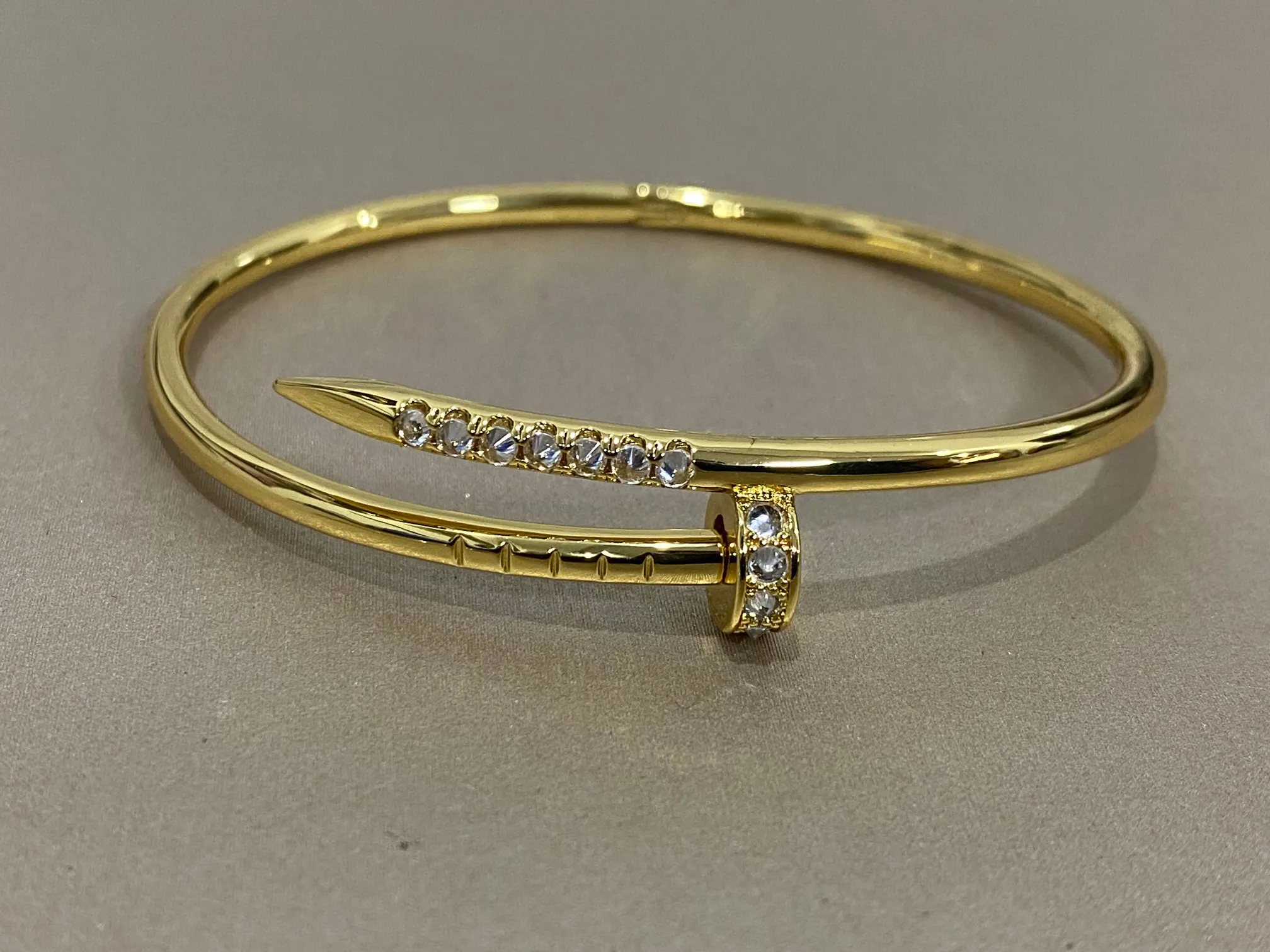 Cartier 钻石 手鐲 精致腕饰款