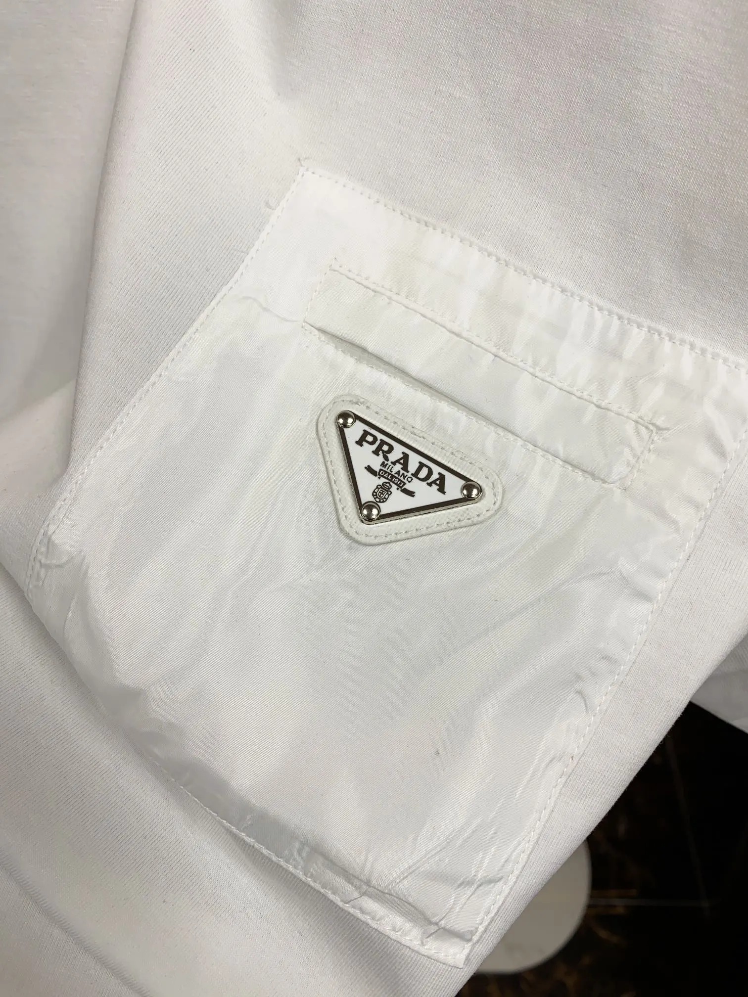 Prada 字母钢印 浮雕字母 棉质 短袖T恤