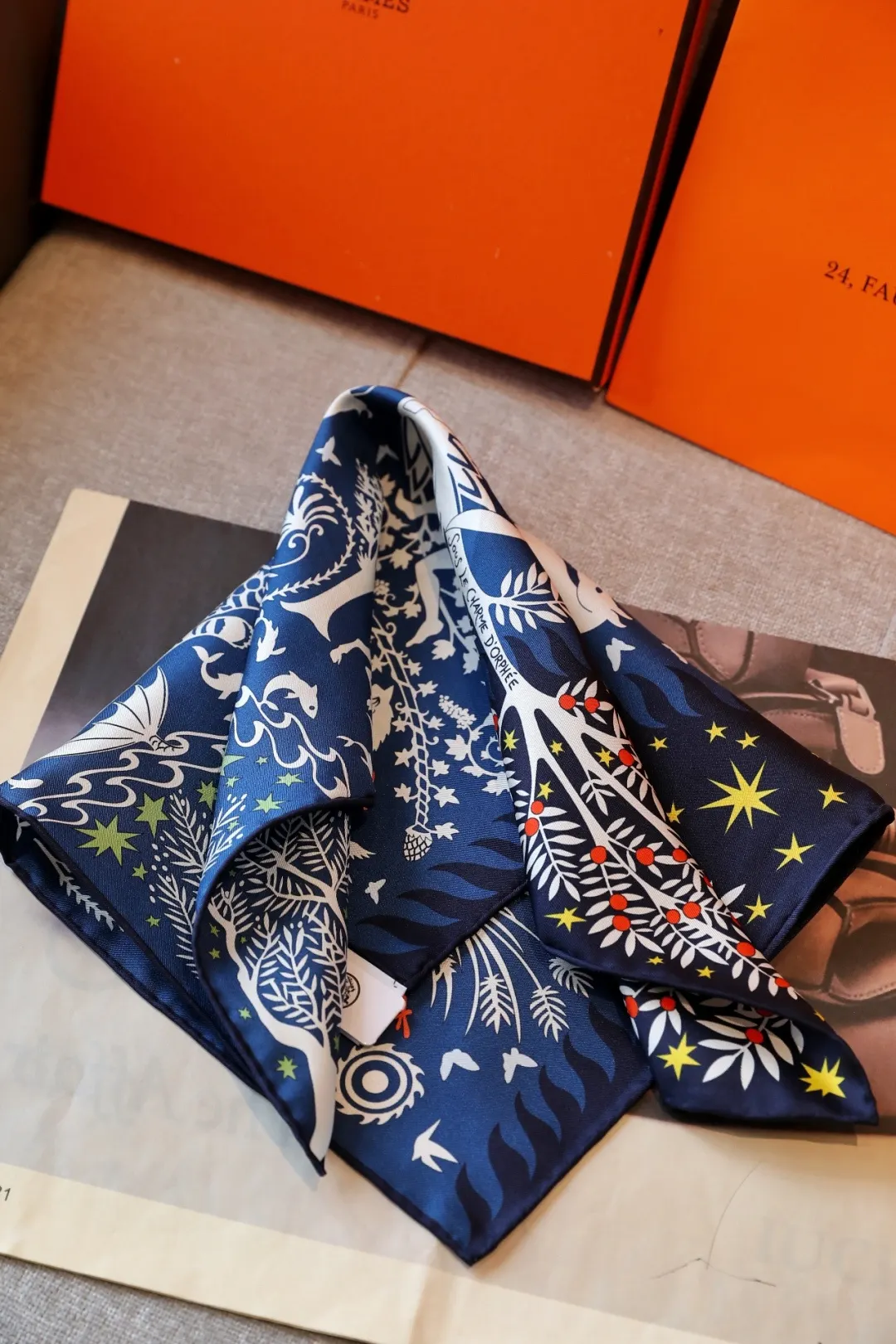Hermès 奶白 丝巾 精致配飾