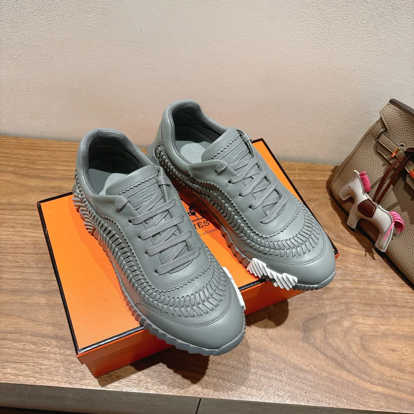 Hermès SS 运动鞋(數字4) Hermès SS 运动鞋(數字4)