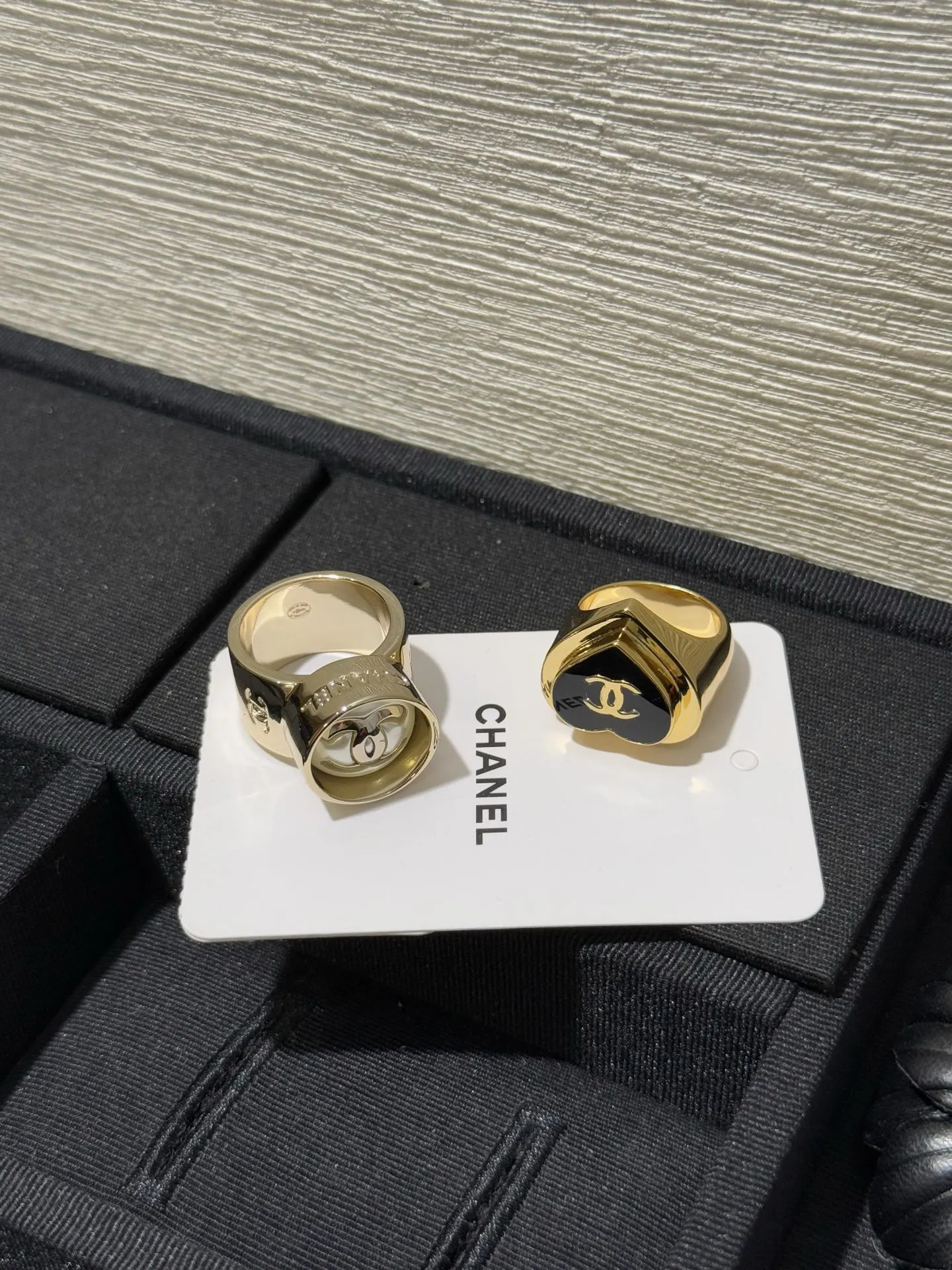 Chanel 黑色/金色 戒指