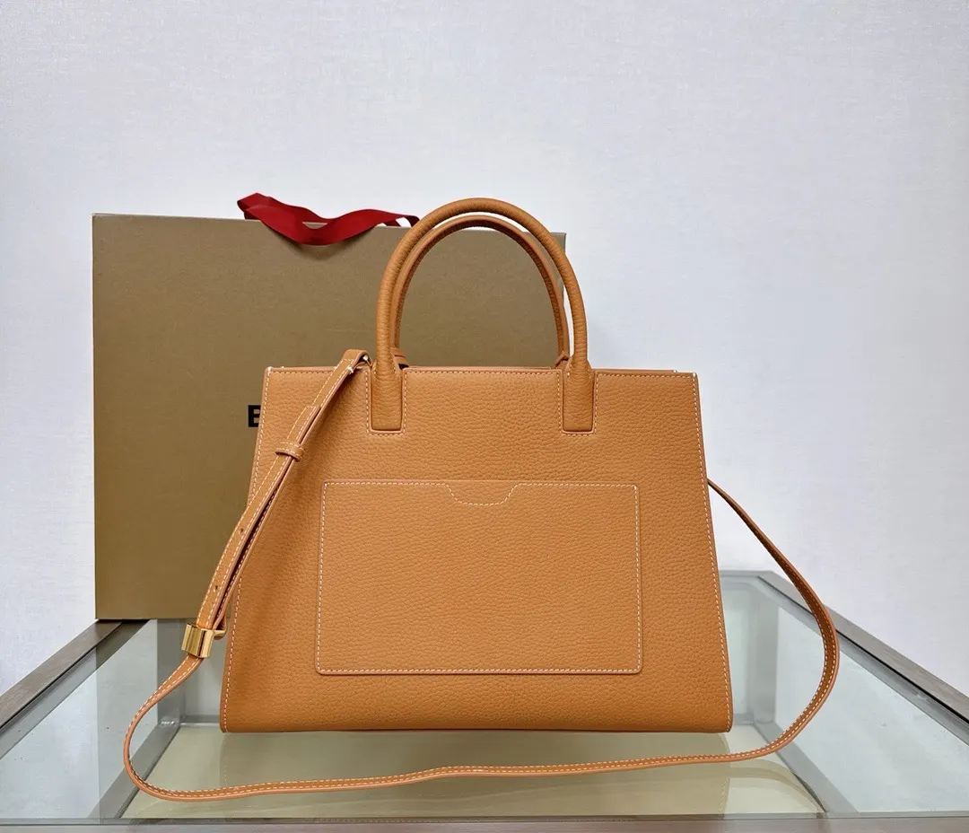Burberry 小牛皮 托特包 大容量托特款