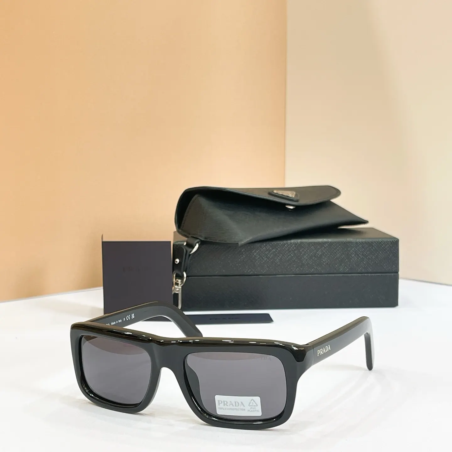 Prada SPR D11 太阳镜