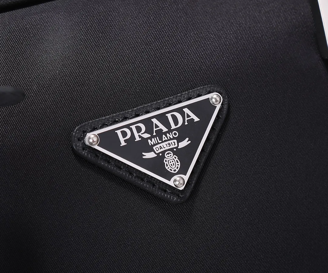 Prada 黑色 牛皮 进口防水降落伞布 头层牛皮 公文包 商務通勤款
