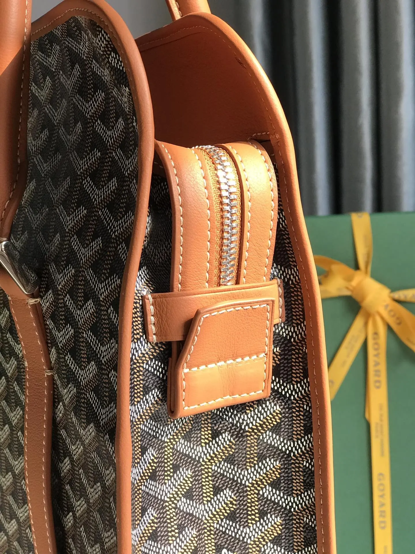 Goyard 皮革 Bourgogne竖款公文包 重新演绎了 商务通勤款