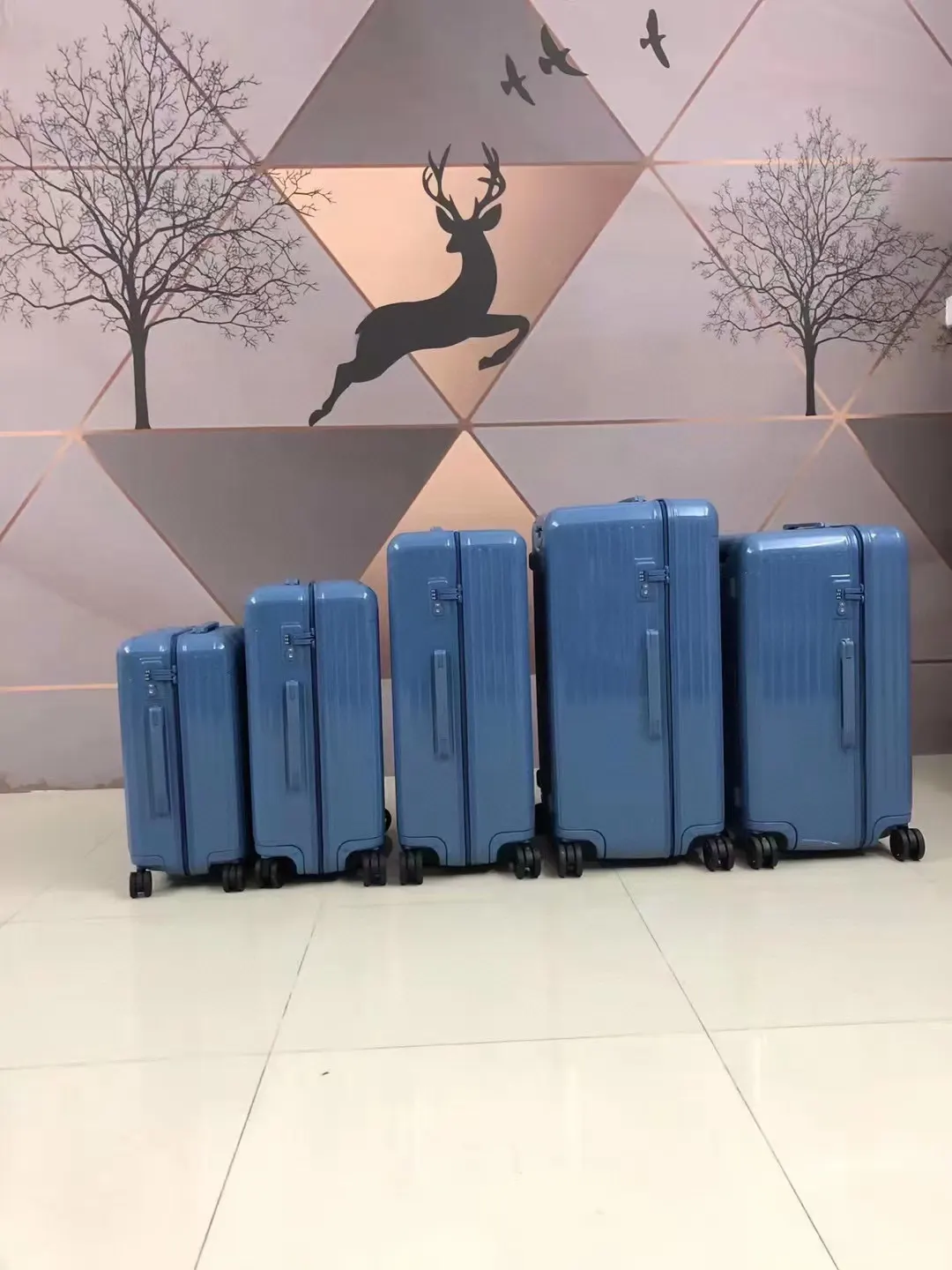 黑色 白色 Essential 系列 原Salsa的 行李箱 旅行拉杆款 轻便出行款