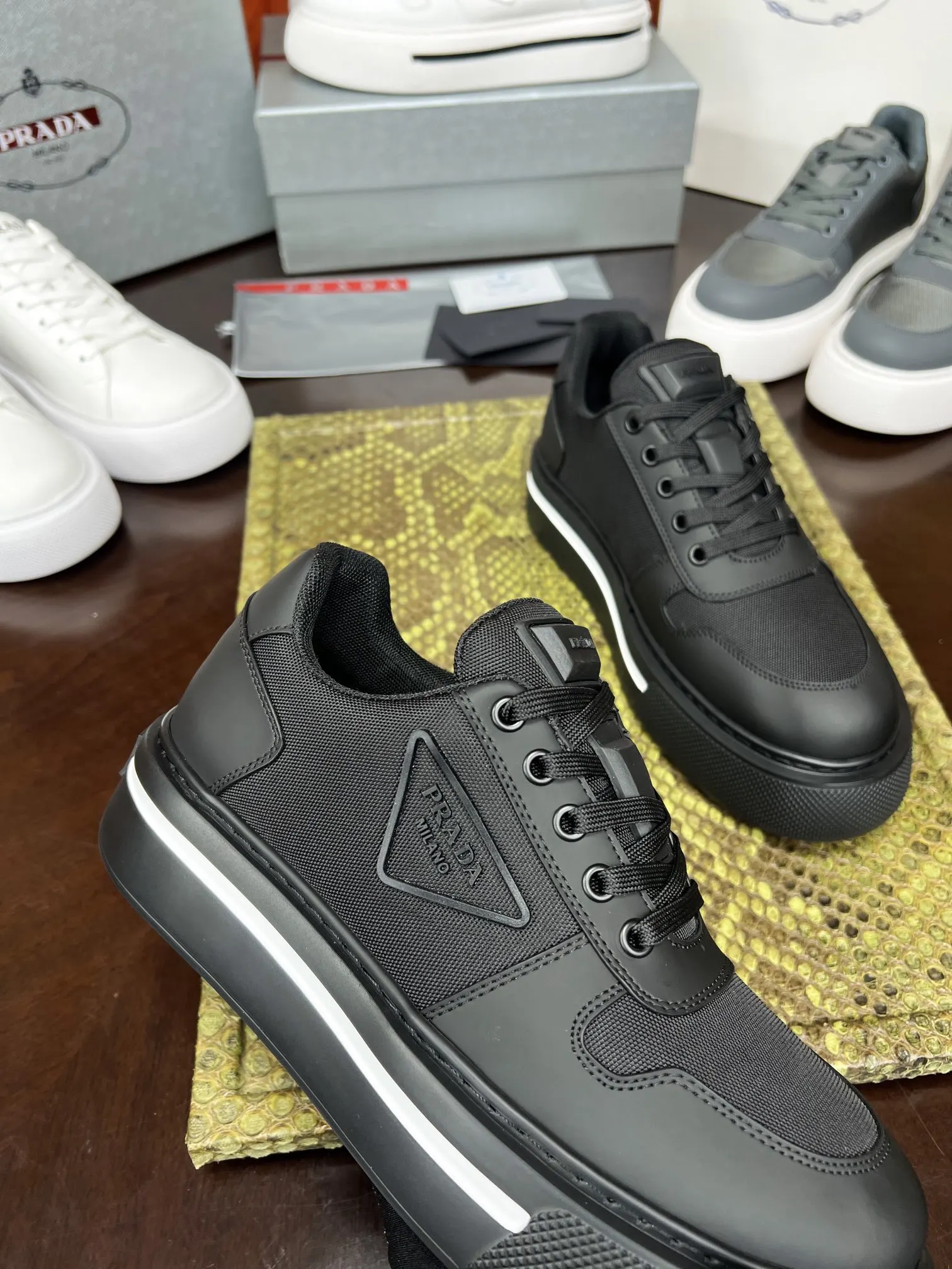 PRADA 牛皮 休闲鞋 舒适百搭款