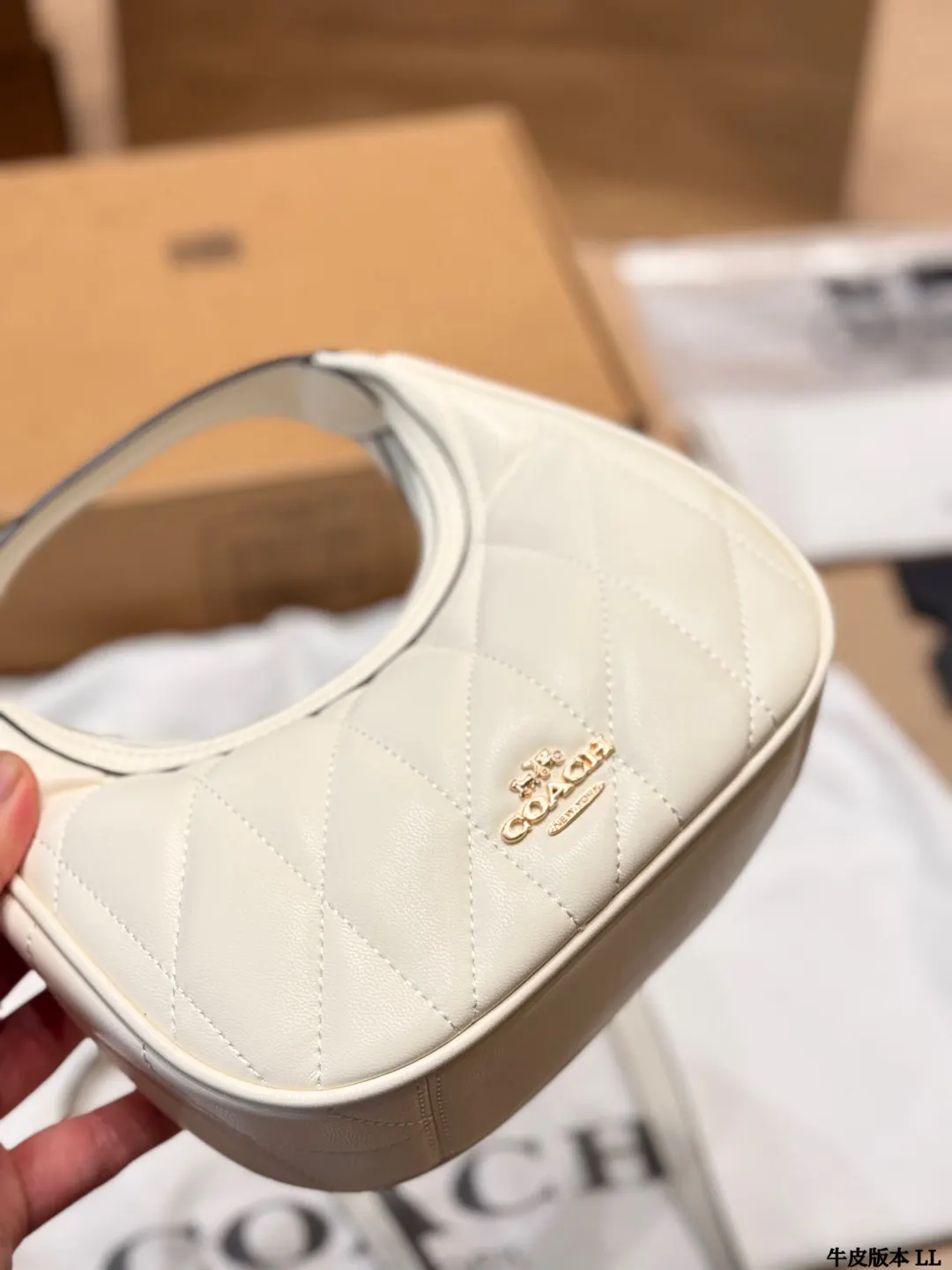 Coach 白色 奶白 牛皮 斜背包 輕便斜挎款