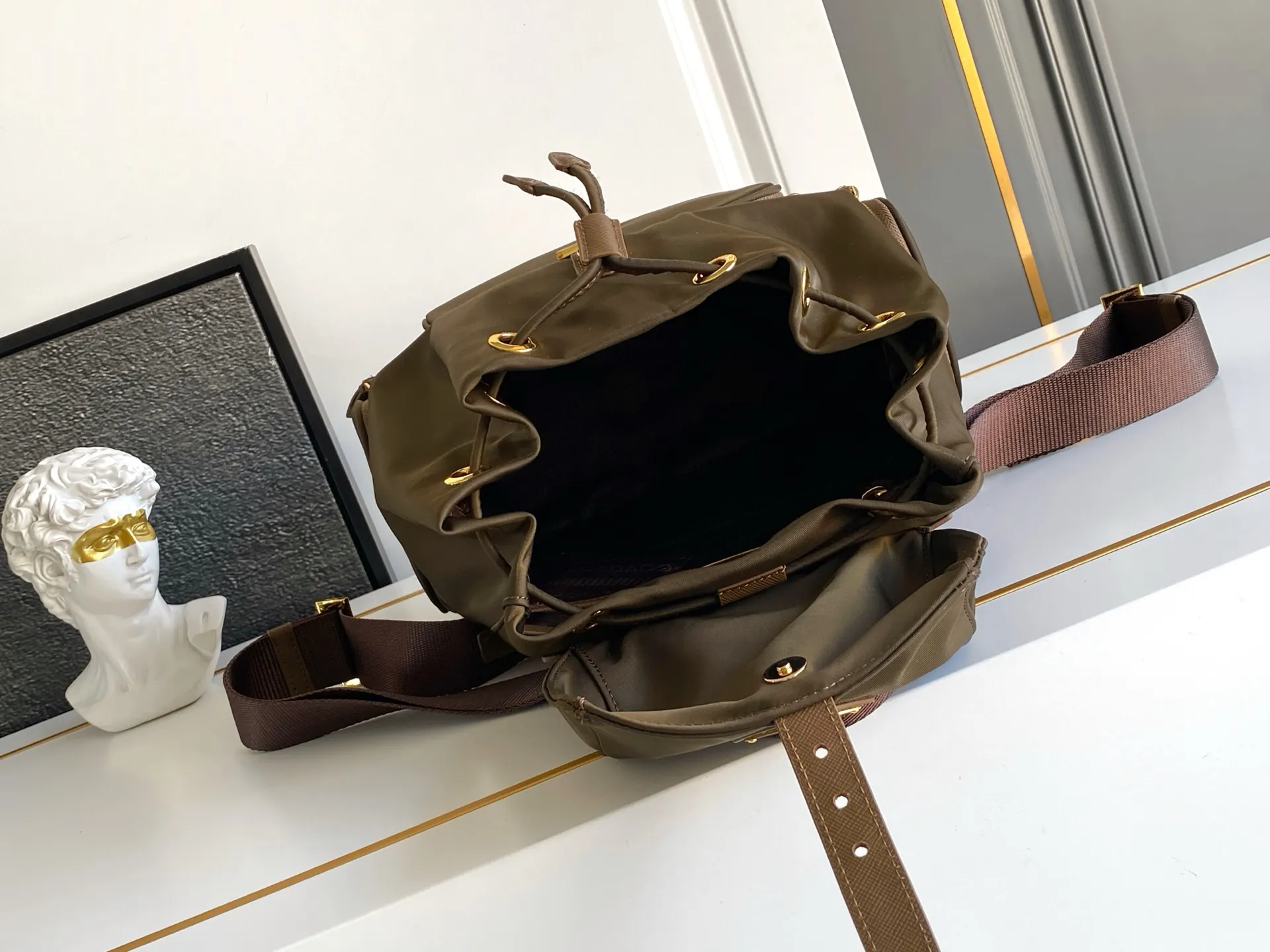 PRADA 1BZ081 Re-Nylon尼龙 双肩背包 轻便实用款