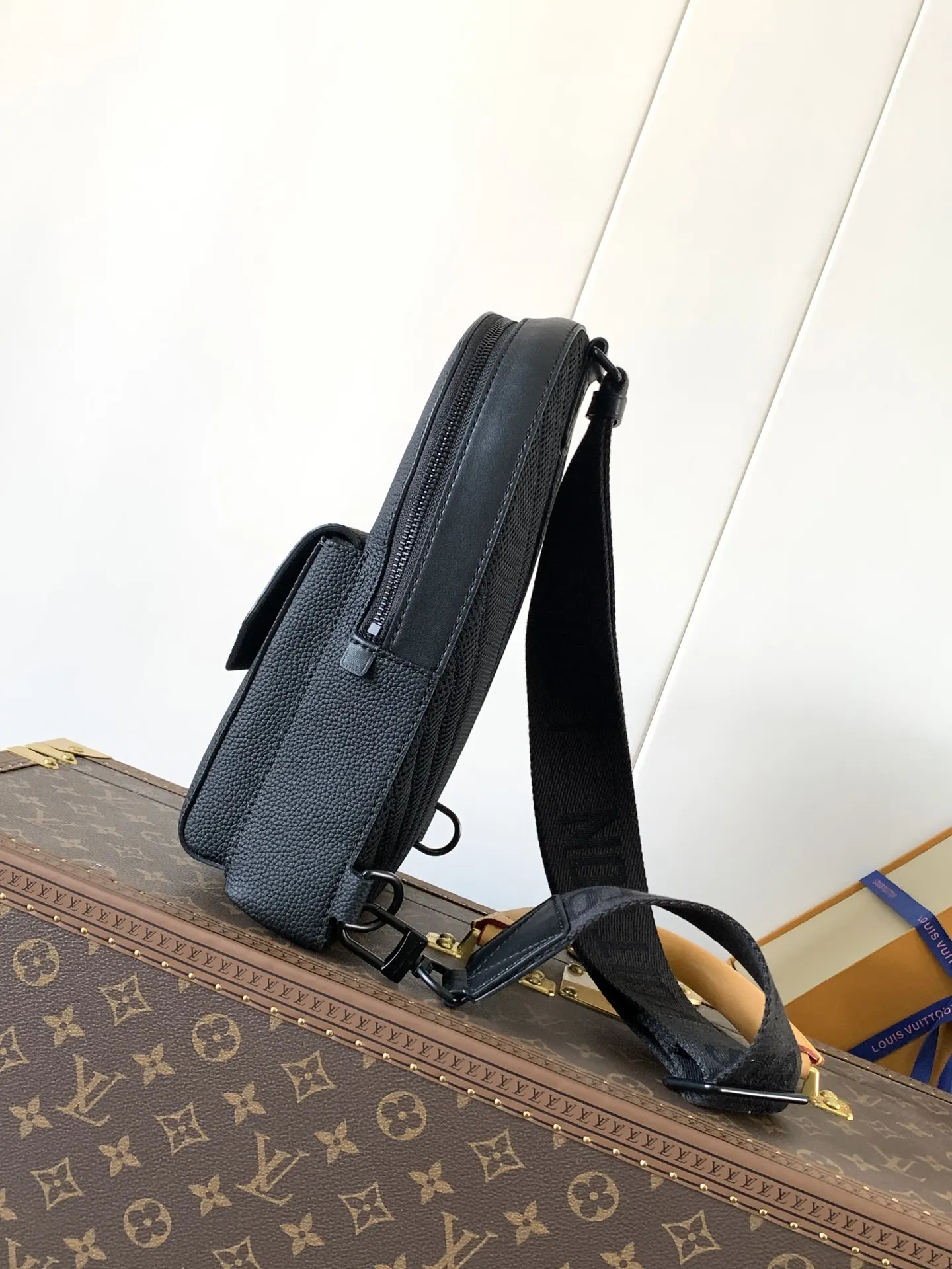 LV 黑色 蓝色 牛皮 双肩包 实用双肩款