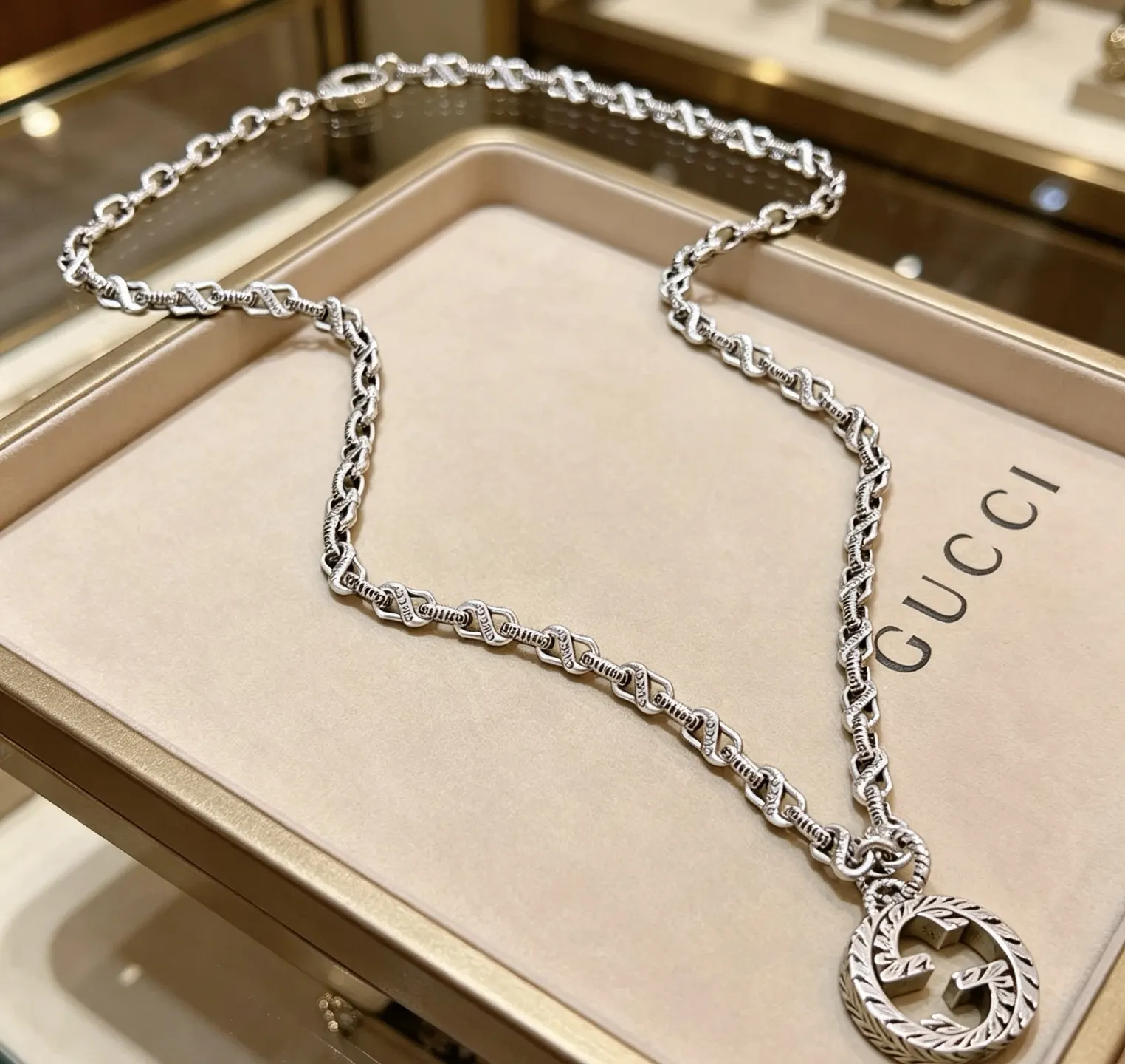 Gucci 链条包 单肩斜挎