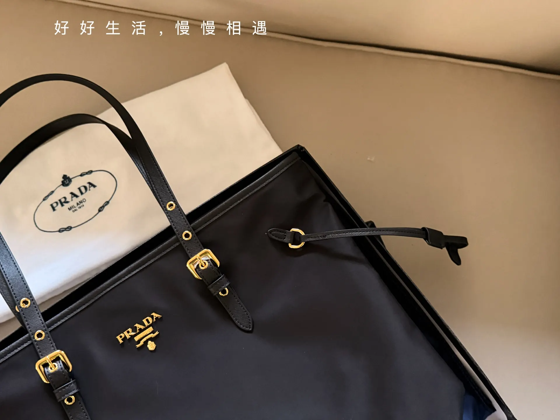 Prada 购物袋 轻便实用 托特包