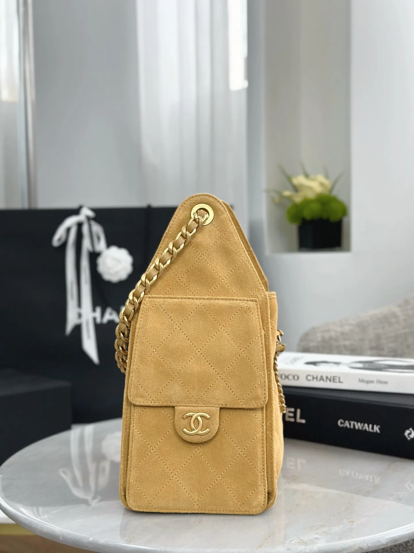 Chanel Suede Hobo Underarm Bag Shoulder Back Image 5 Chanel Suede Hobo Underarm Bag Shoulder Back Image 5