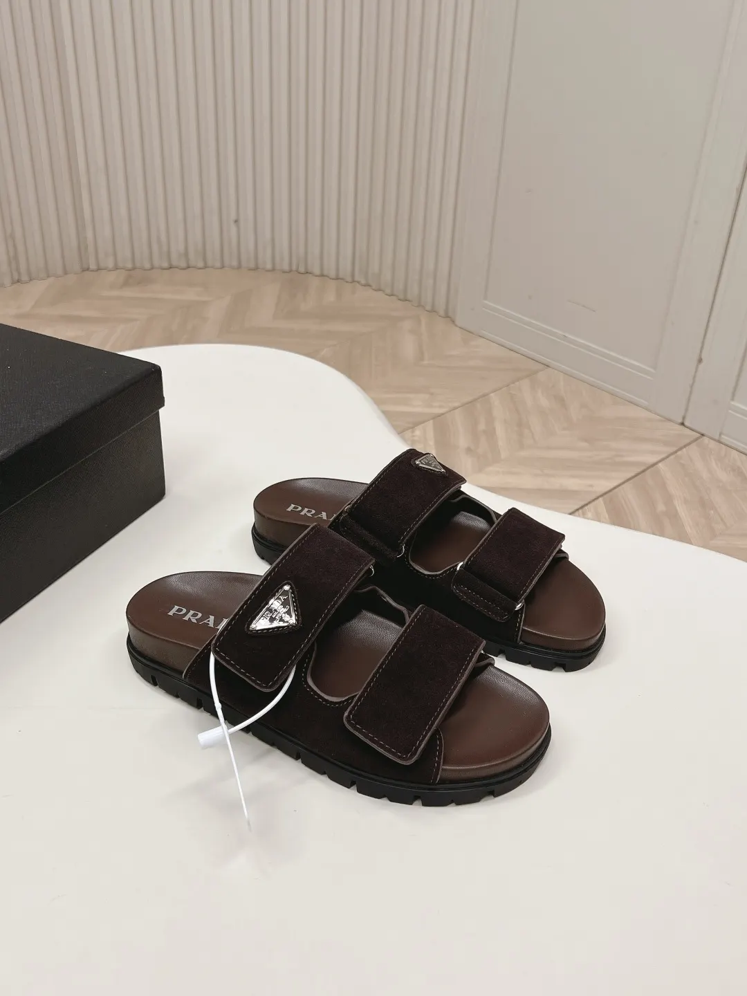 Prada 三角标 拖鞋 休闲凉拖