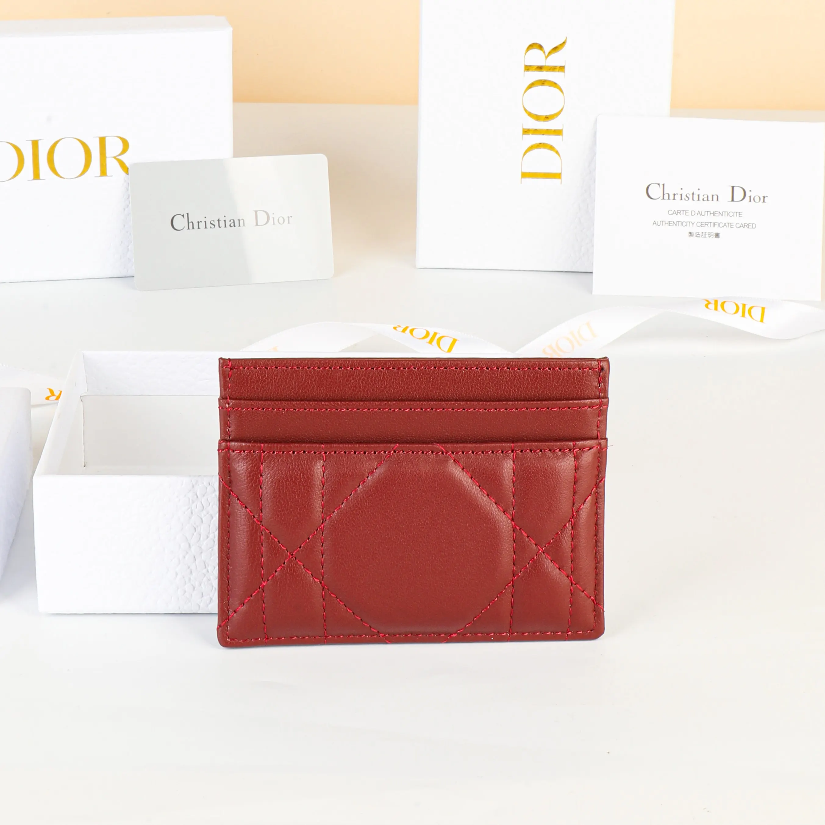 Dior Caro 酒红色羊皮卡夹 精致短款钱包