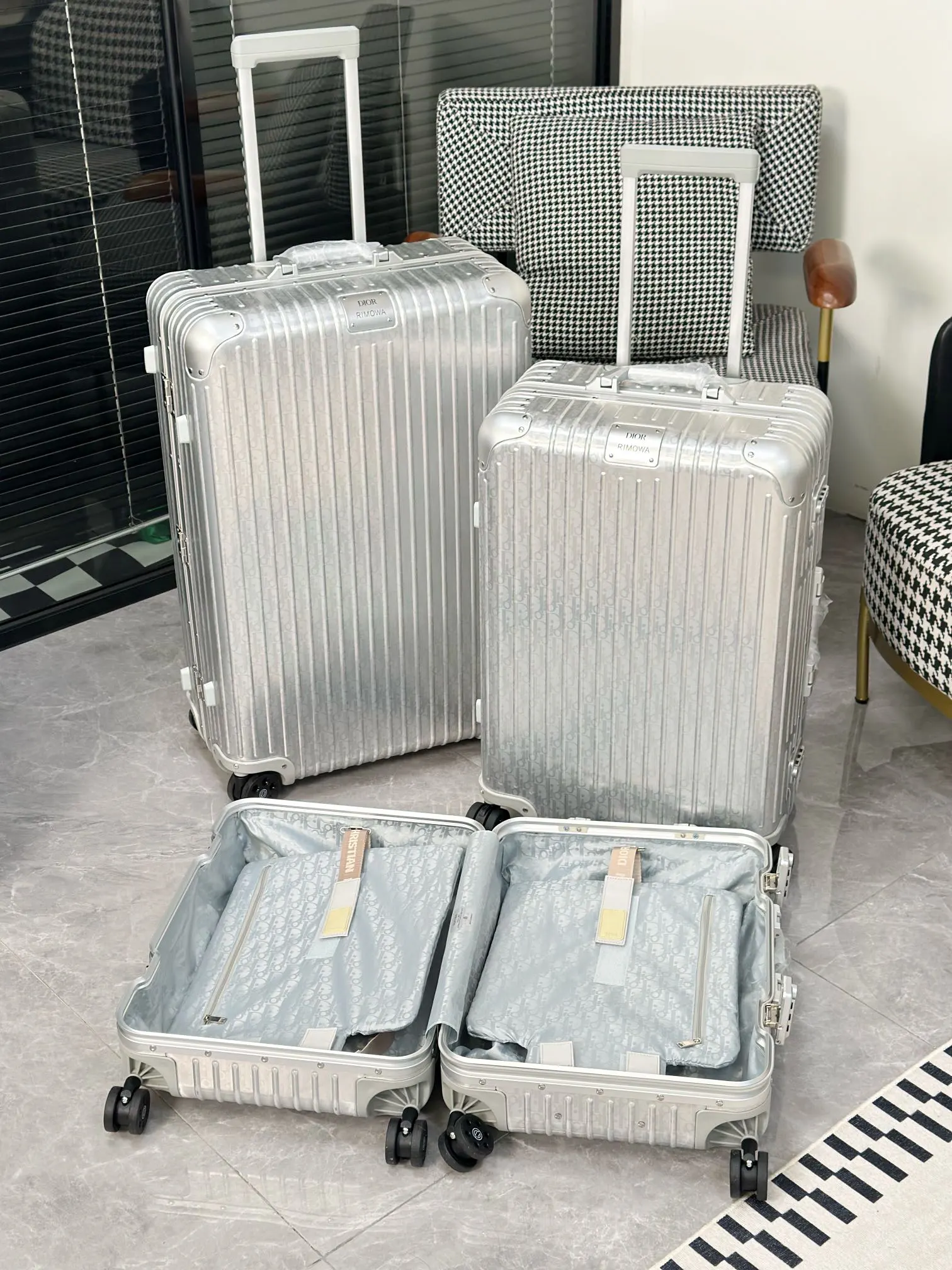 巴黎春夏 发布会上 Dio Ri 行李箱 旅行拉杆款 輕便出行款