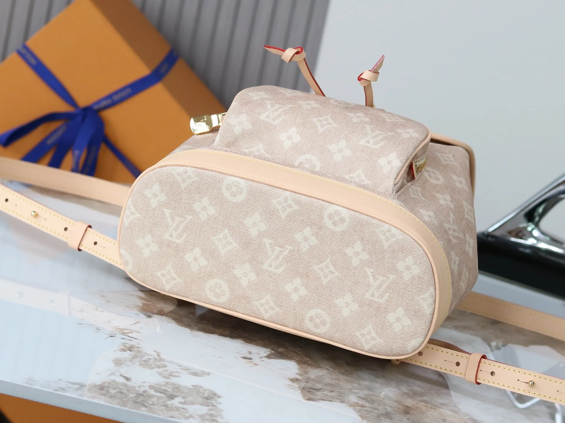 LV backpack Image 4 LV backpack Image 4