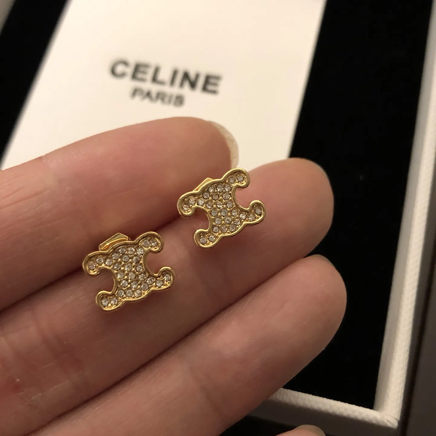 Celine Logo 满钻 耳钉 小巧点缀款