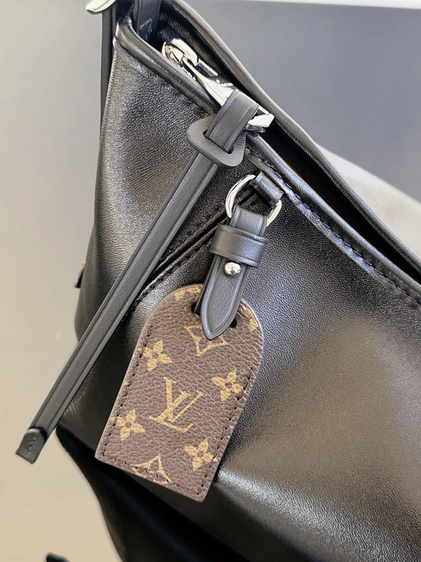 CarryAll 黑色 EAST 腋下包 复古腋下背款