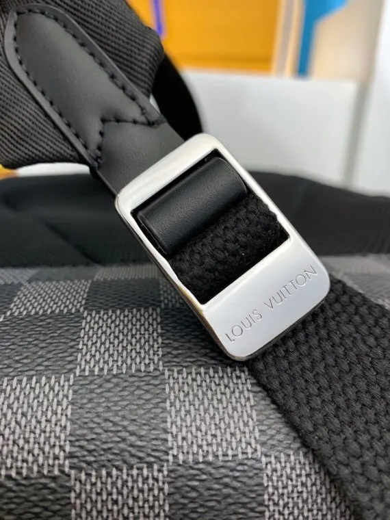 帆布 Avenue 雙肩包取材 Damier 实用雙肩款