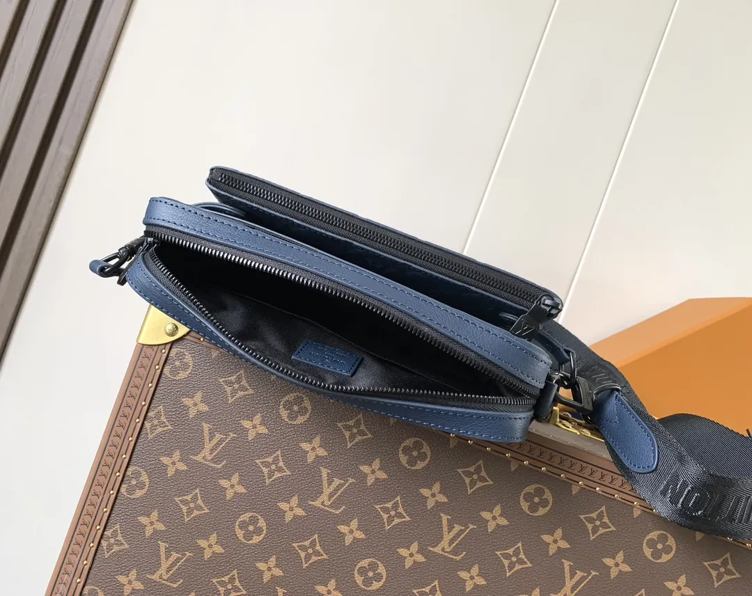 LV messenger bag Image 8 LV messenger bag Image 8