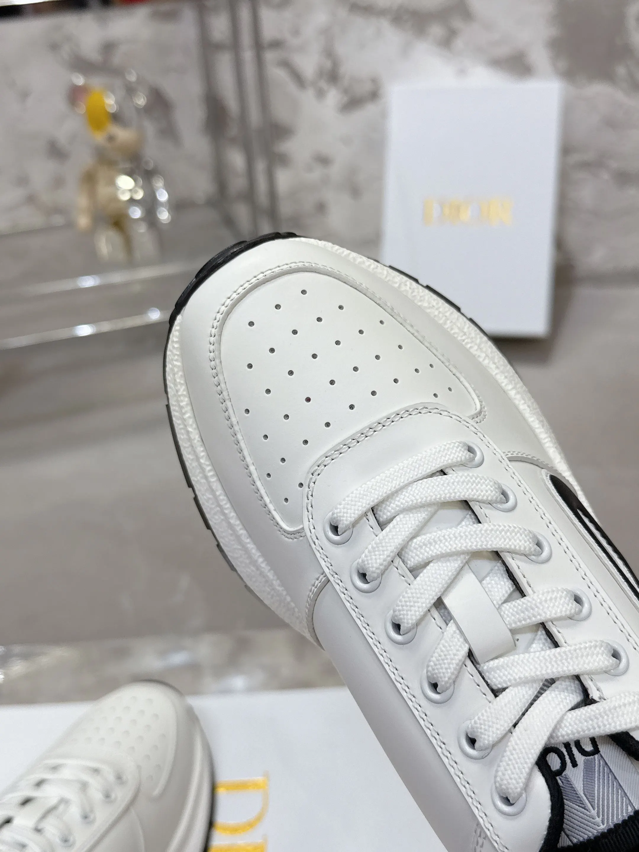 Dior 白色牛皮运动鞋 舒适