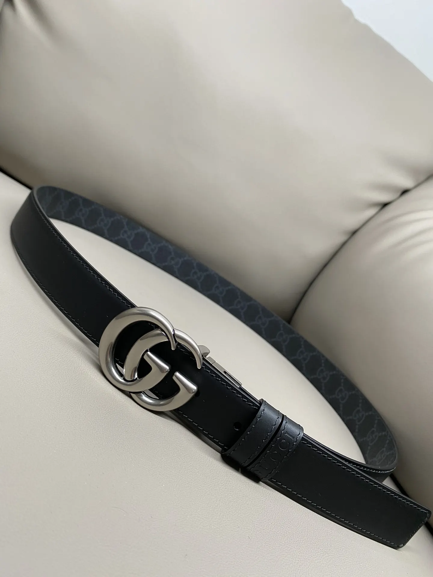 Gucci Marmont 双G扣牛皮双面腰带