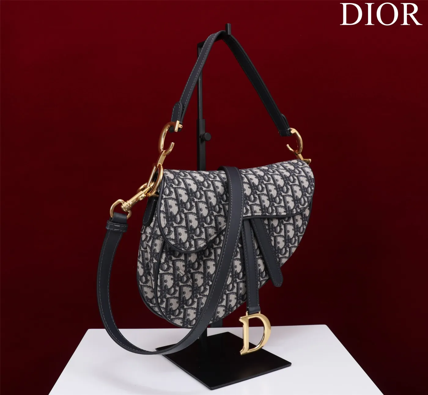 Dior Saddle 单肩包