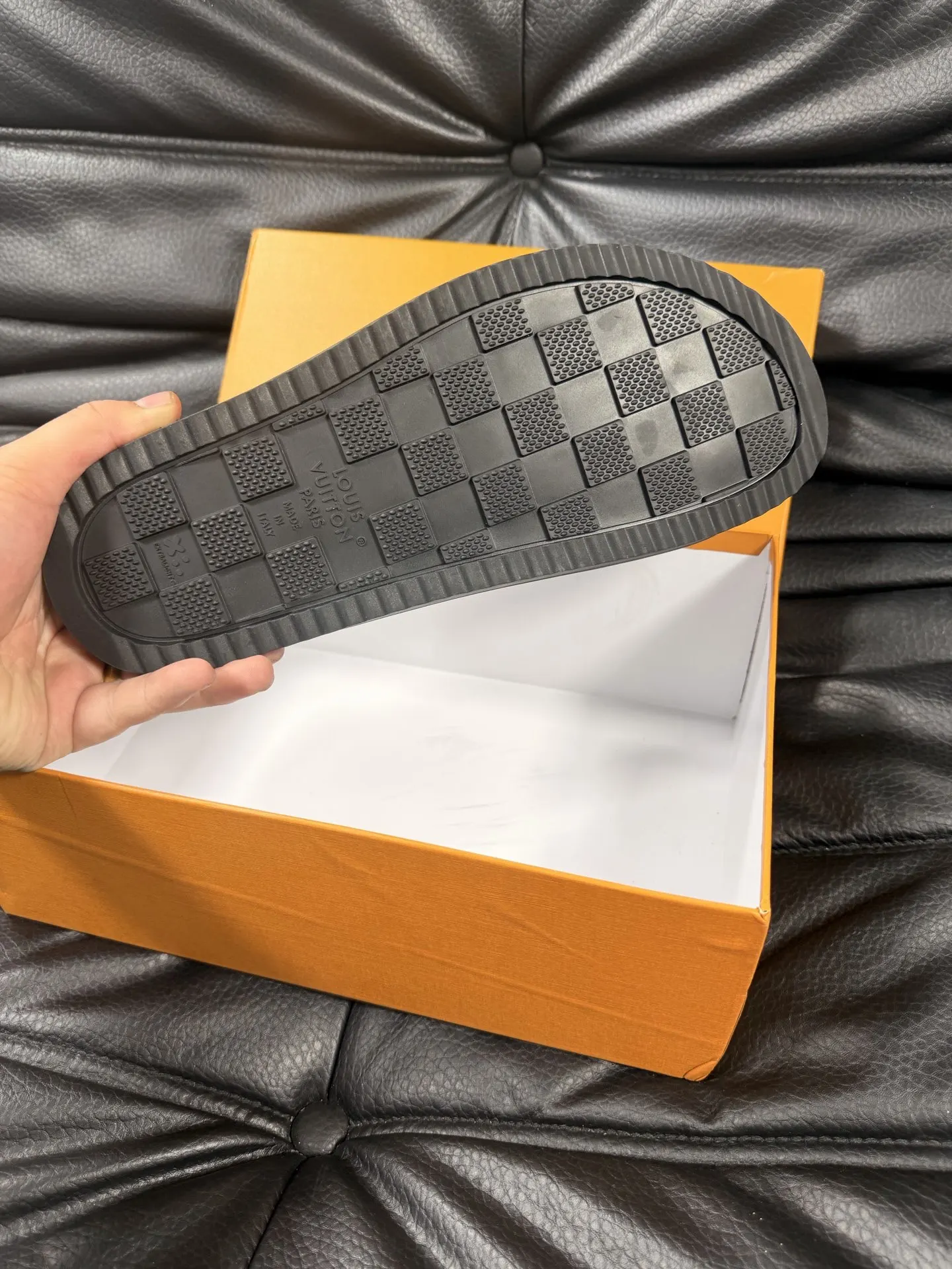 LV 厚底拖鞋 休閒百搭款(數字9) LV 厚底拖鞋 休閒百搭款(數字9)