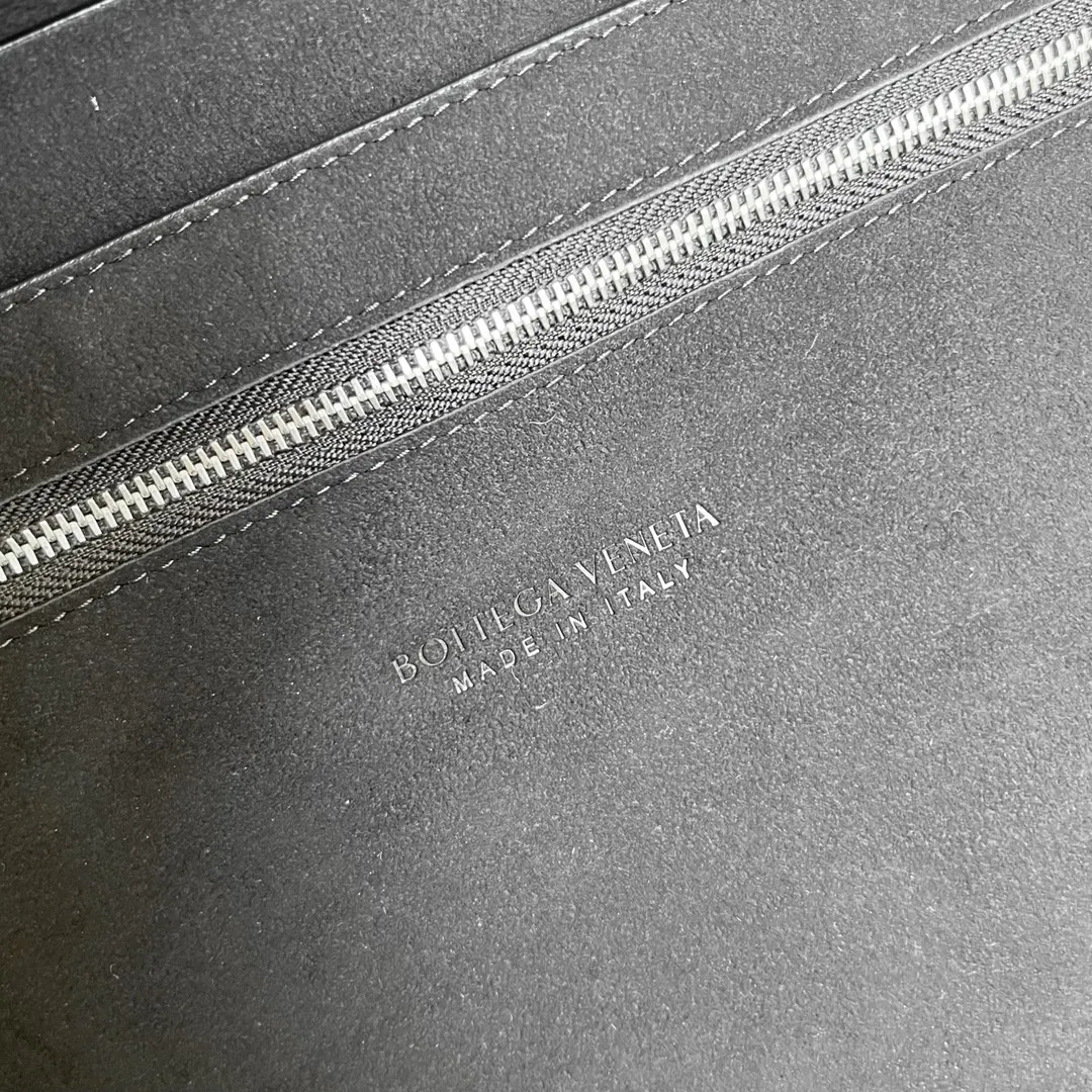 Bottega Veneta 銀色 牛皮 公文包 商務通勤款(數字9) Bottega Veneta 銀色 牛皮 公文包 商務通勤款(數字9)