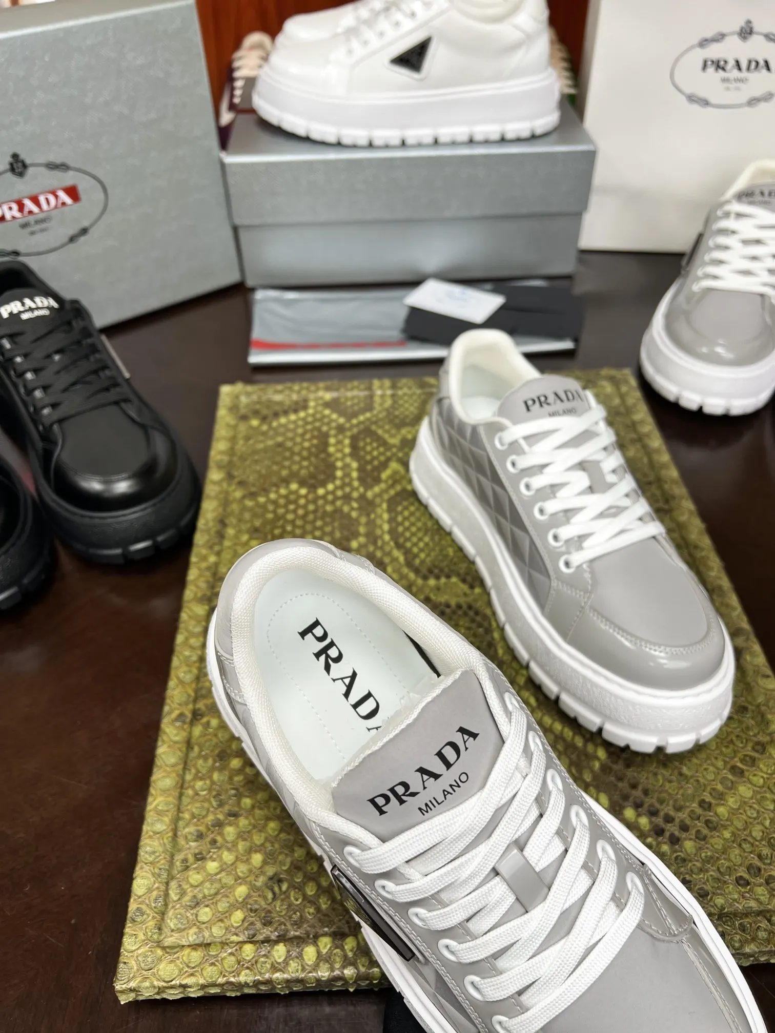 Prada 牛皮 休闲鞋 舒適