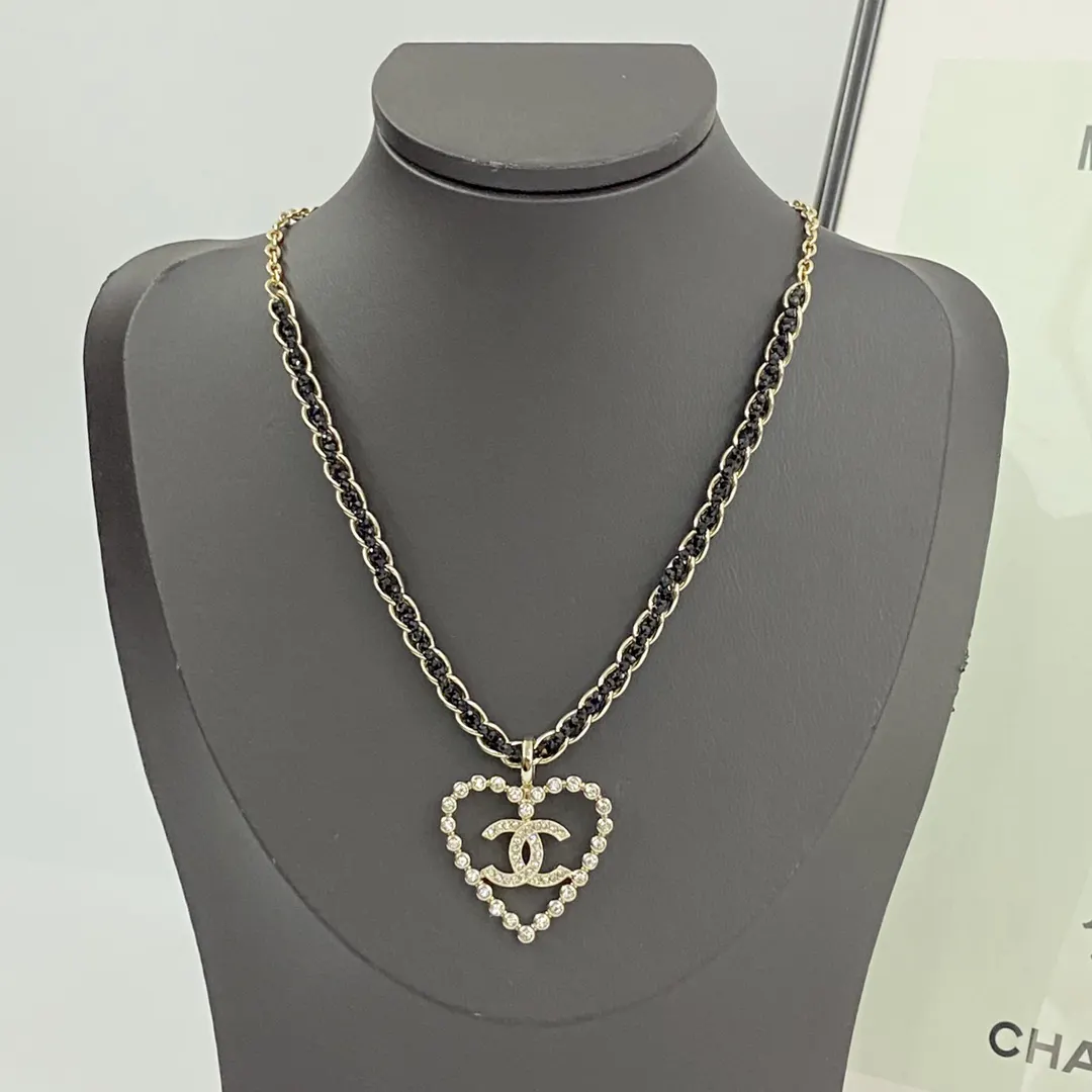 Chanel 黑色 金色 双C 满钻 项链 精致锁骨链