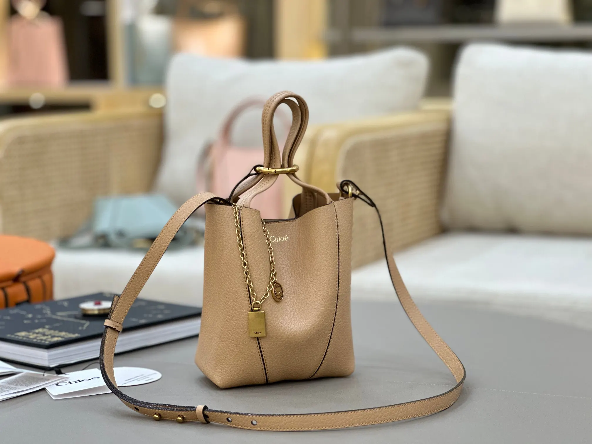 Chloe Spin Bag 奶茶色 明星为啥都偏爱 斜背包 輕便斜挎款